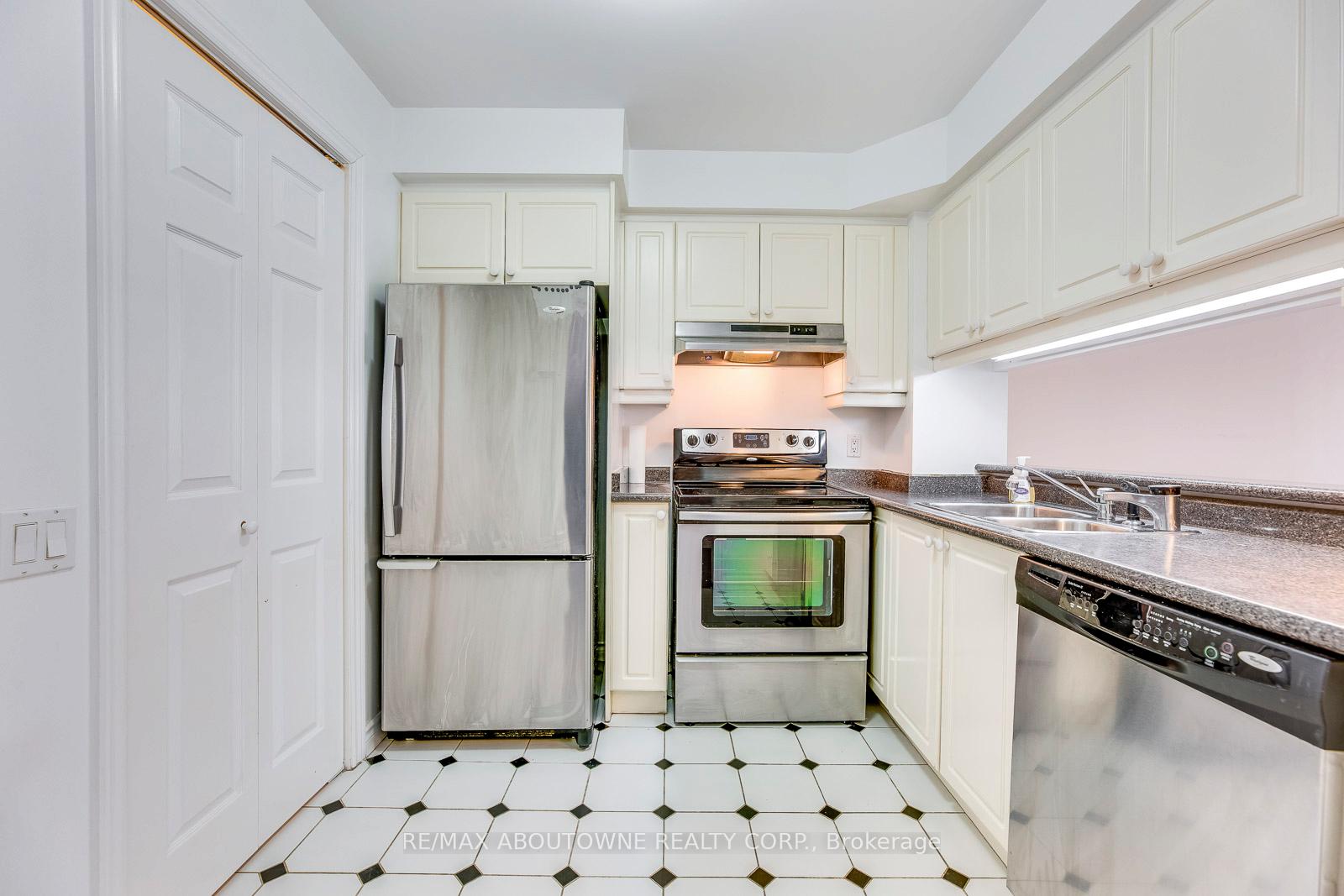 Photo 15 of Unit 701, 71 Simcoe Street, Toronto, University — HOMEH