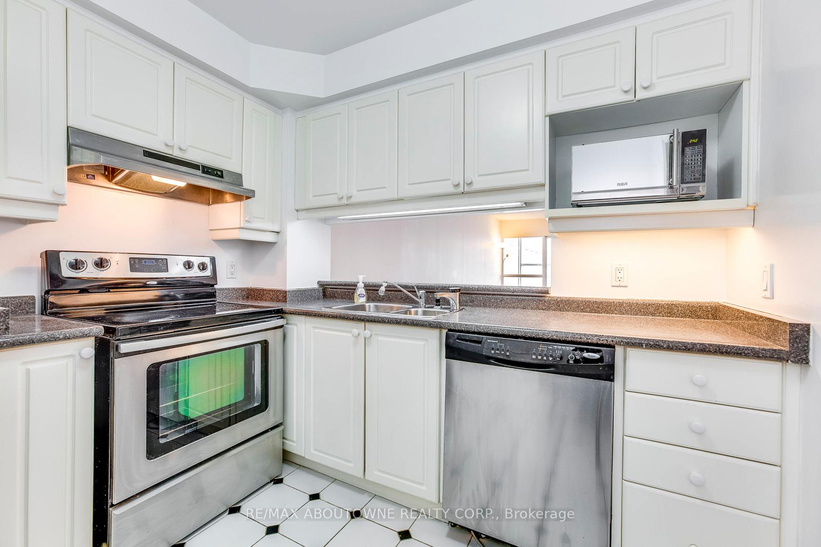 Photo 18 of Unit 701, 71 Simcoe Street, Toronto, University — HOMEH