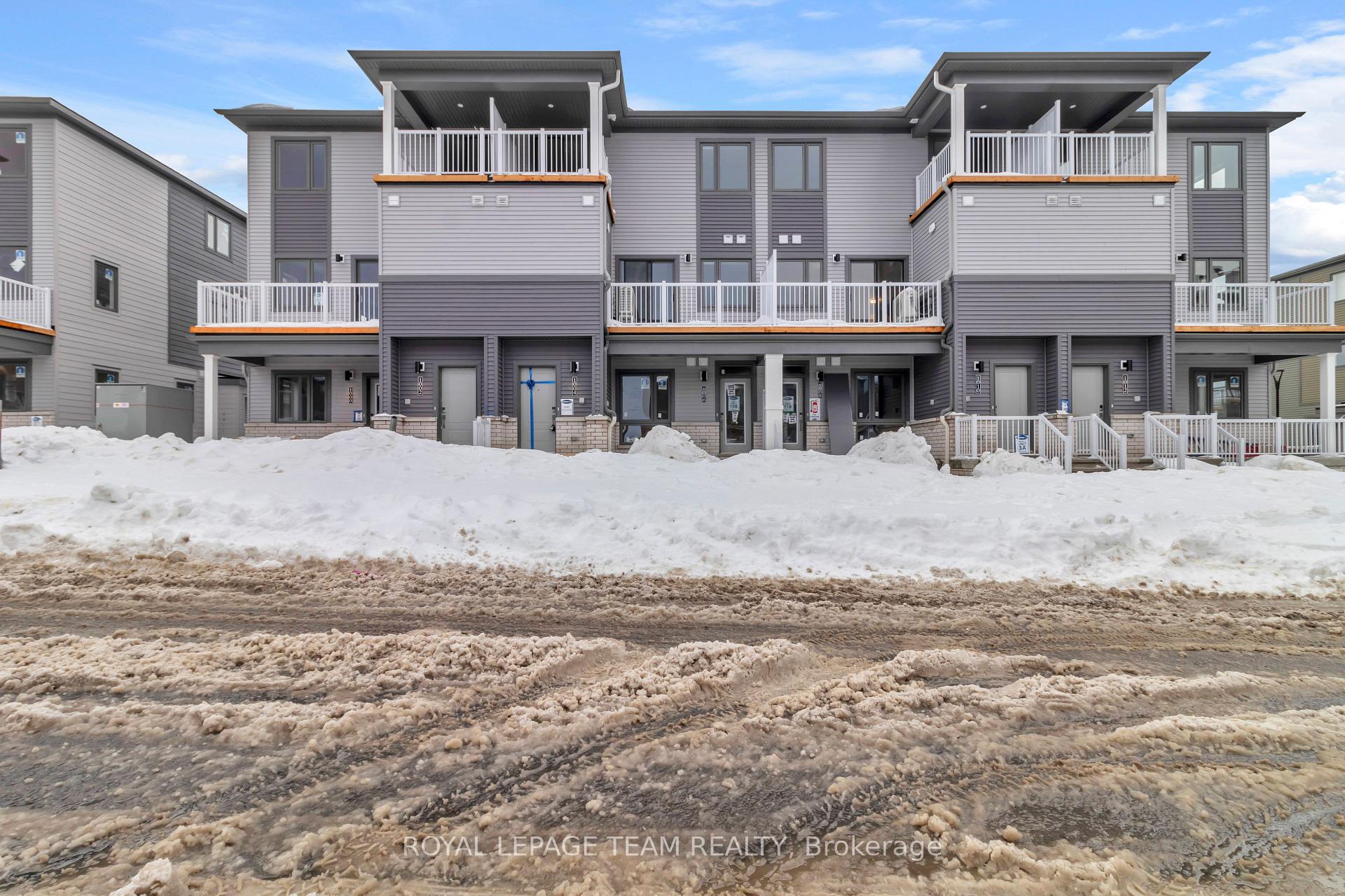 Front of 1004 Parnian Pvt
