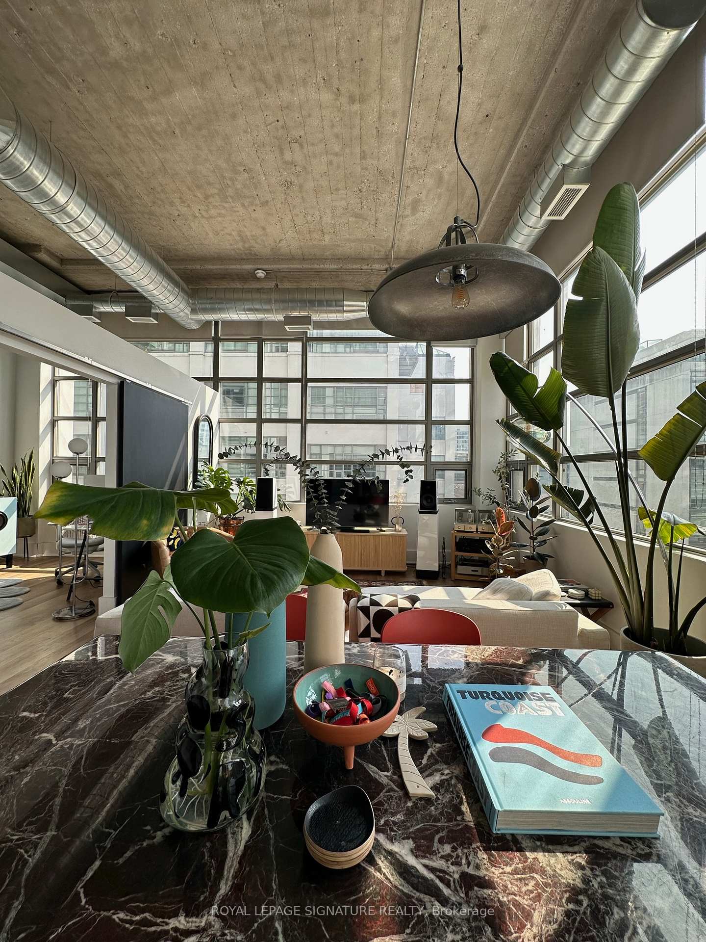 Front of Unit 404, 637 Lake Shore Boulevard W