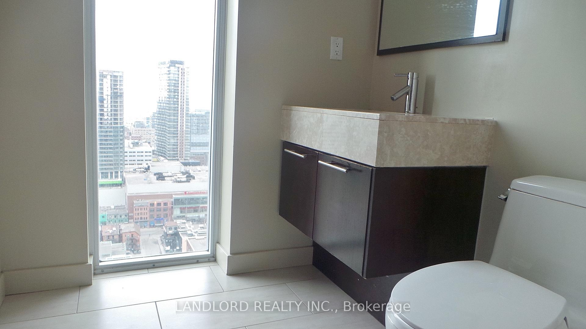 Photo 4 of Unit 3003, 126 Simcoe Street, Toronto, Waterfront Communities — HOMEH