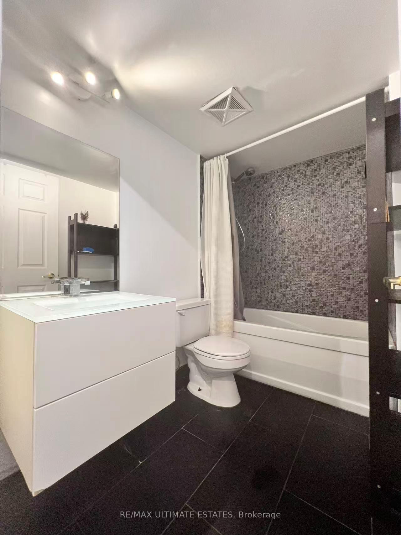 Photo 6 of Unit 3107, 30 Grand Trunk Crescent, Toronto, Waterfront Communities — HOMEH
