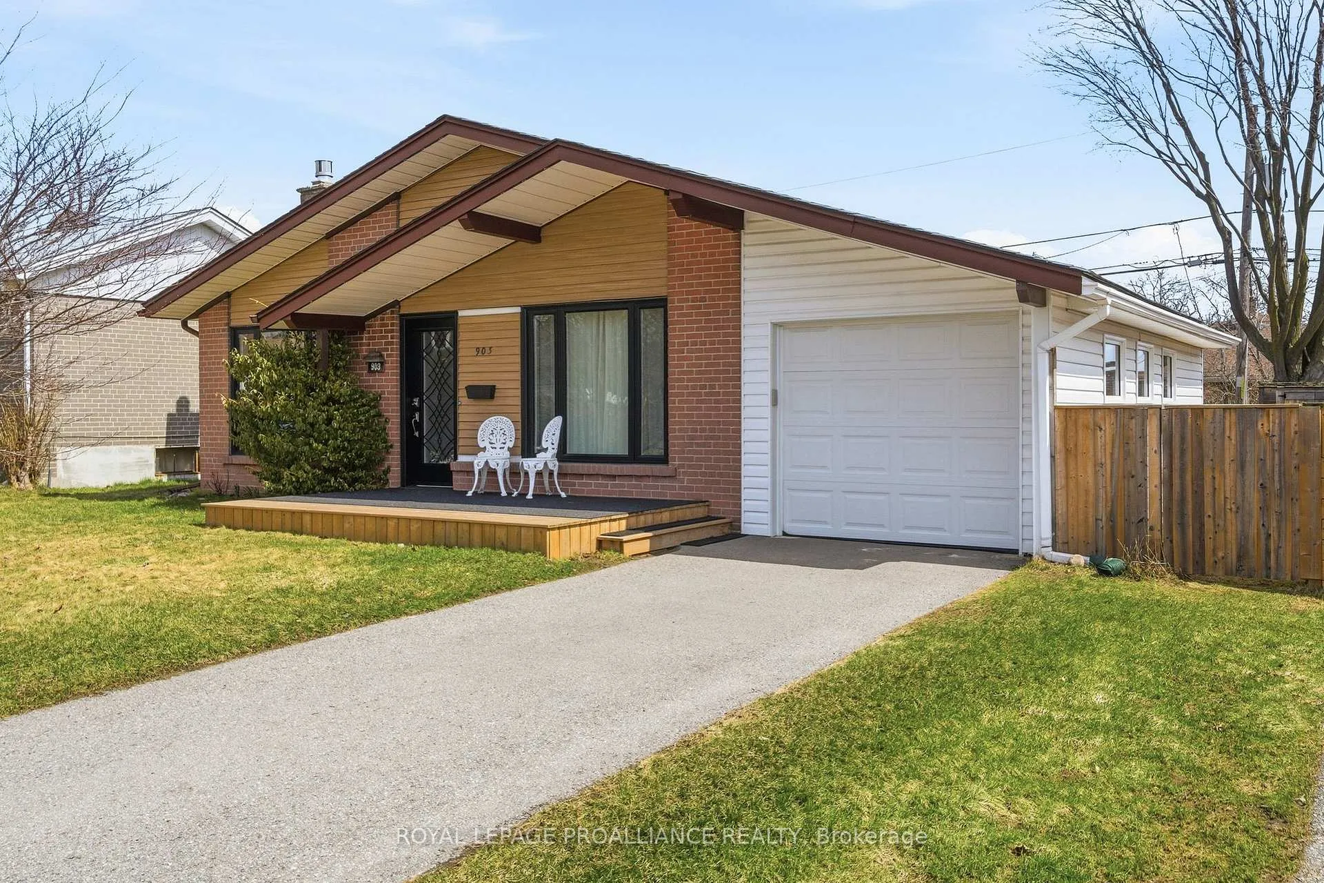 Photo 1 of 903 Naroch Boulevard, Pickering, Bay Ridges — HOMEH