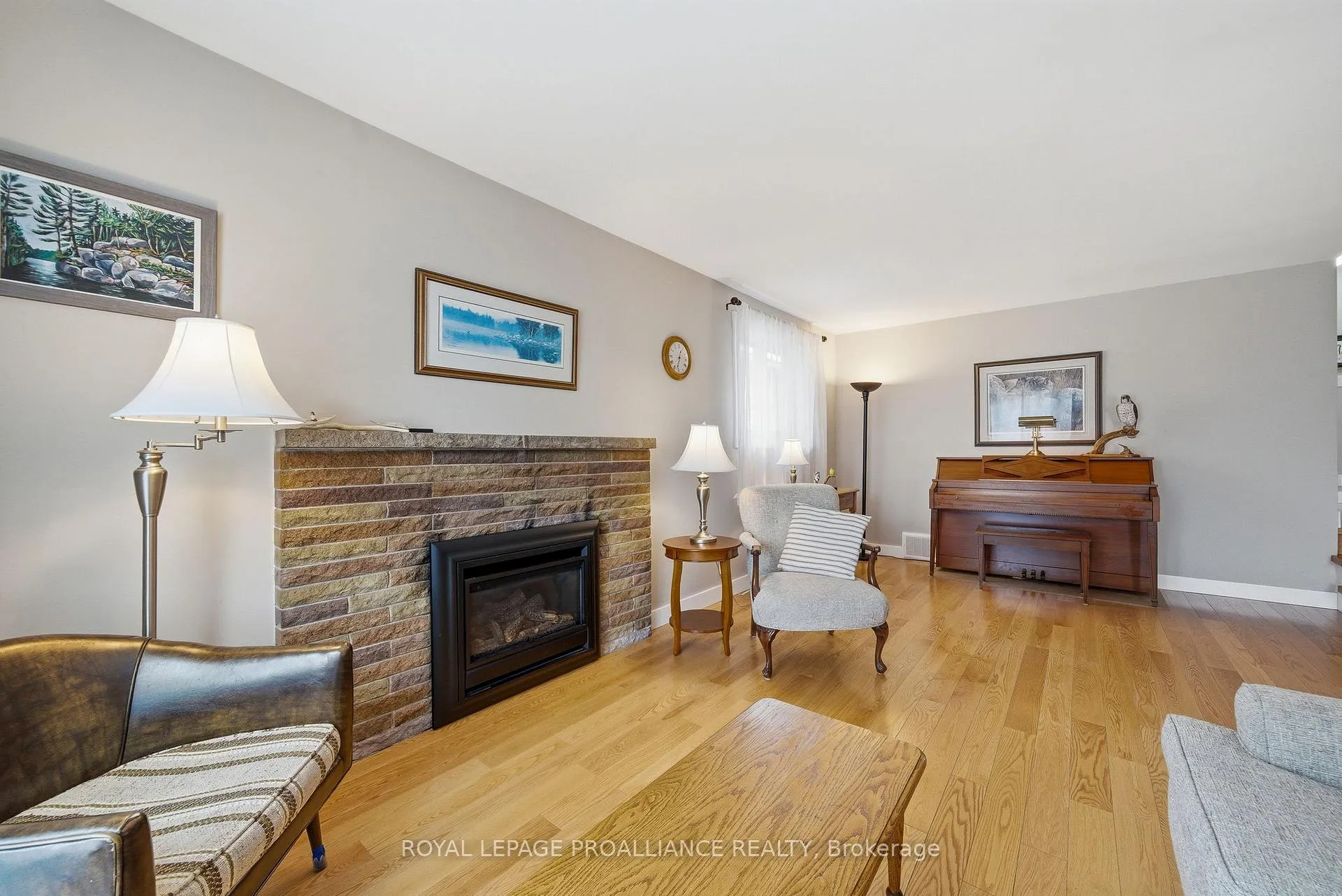 Photo 5 of 903 Naroch Boulevard, Pickering, Bay Ridges — HOMEH