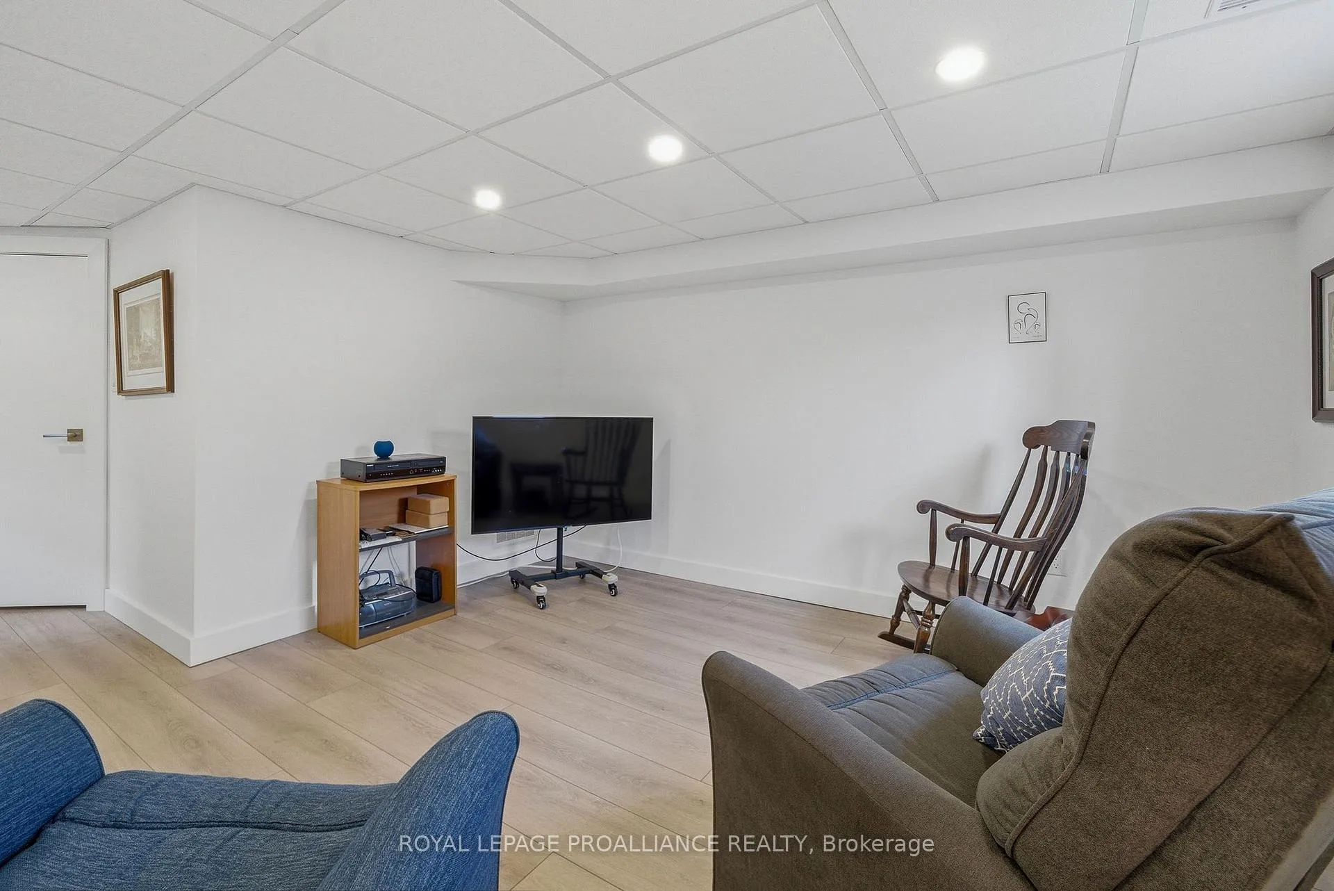 Photo 10 of 903 Naroch Boulevard, Pickering, Bay Ridges — HOMEH