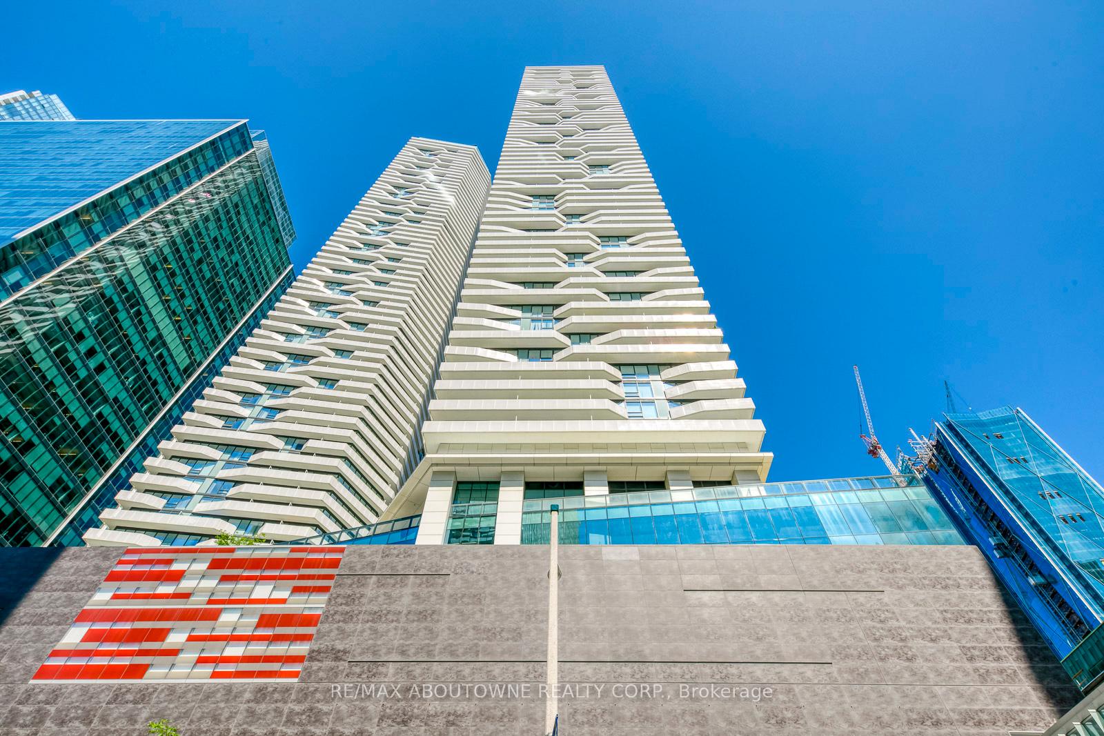 Front of Unit 4906, 88 Harbour Street