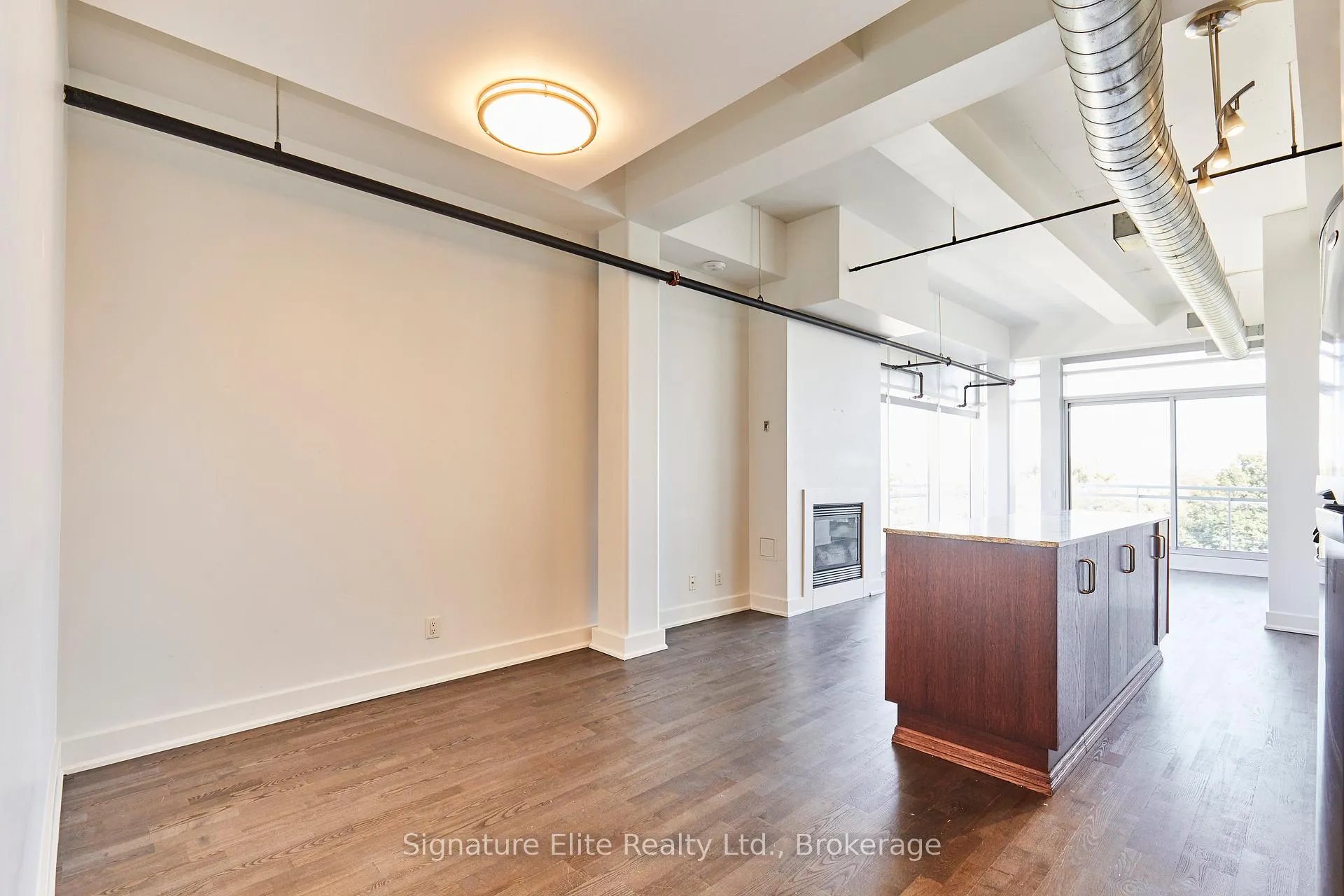 Front of Unit 812, 233 Carlaw Avenue