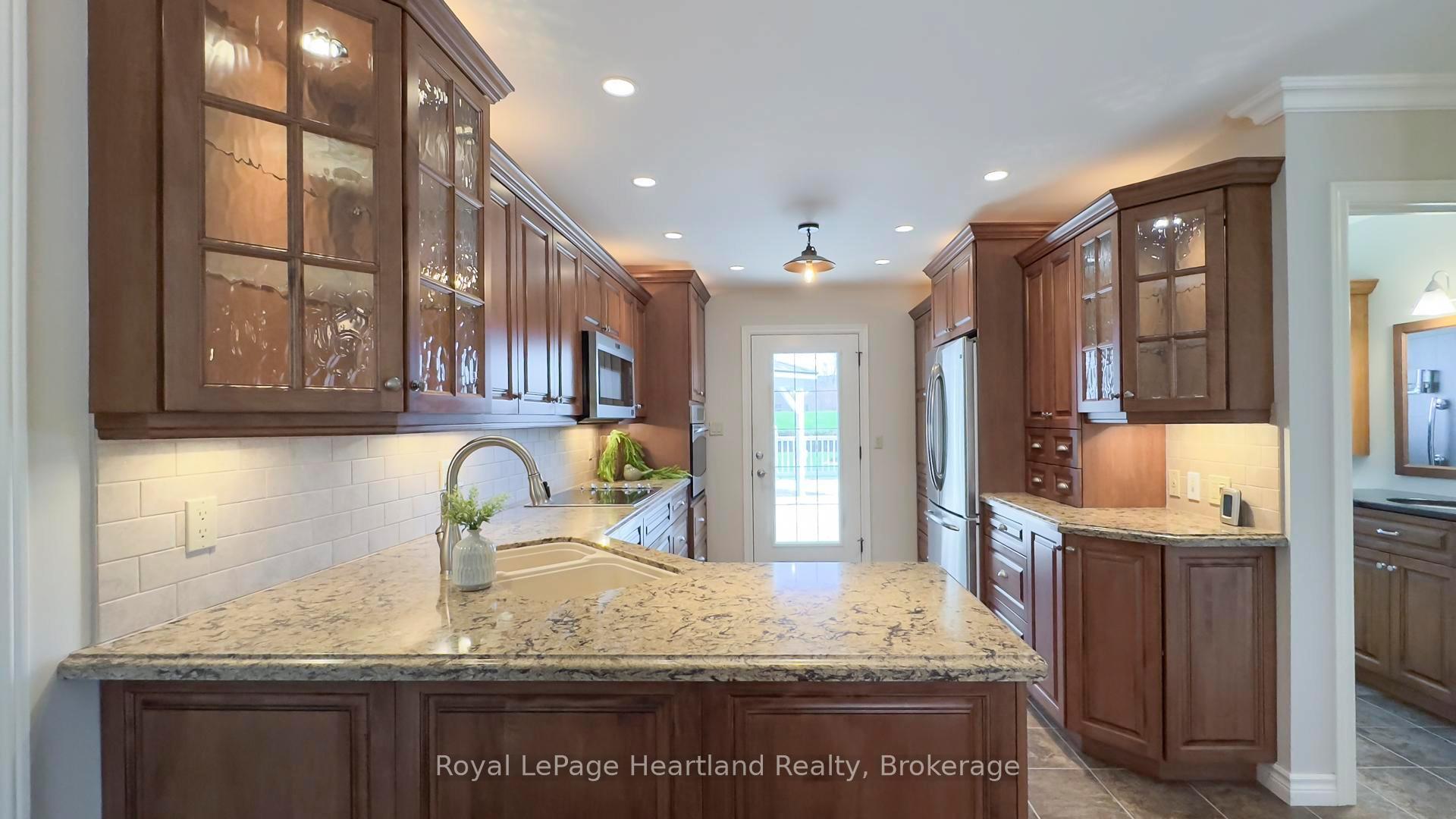Photo 8 of 333 Ontario Street, Central Huron, Clinton — HOMEH