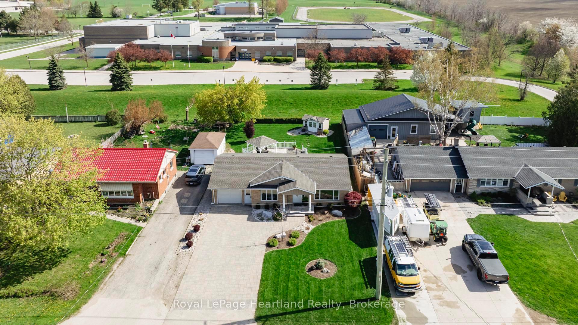 Photo 32 of 333 Ontario Street, Central Huron, Clinton — HOMEH