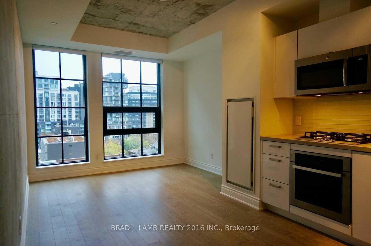 Front of Unit 807, 608 Richmond Street W