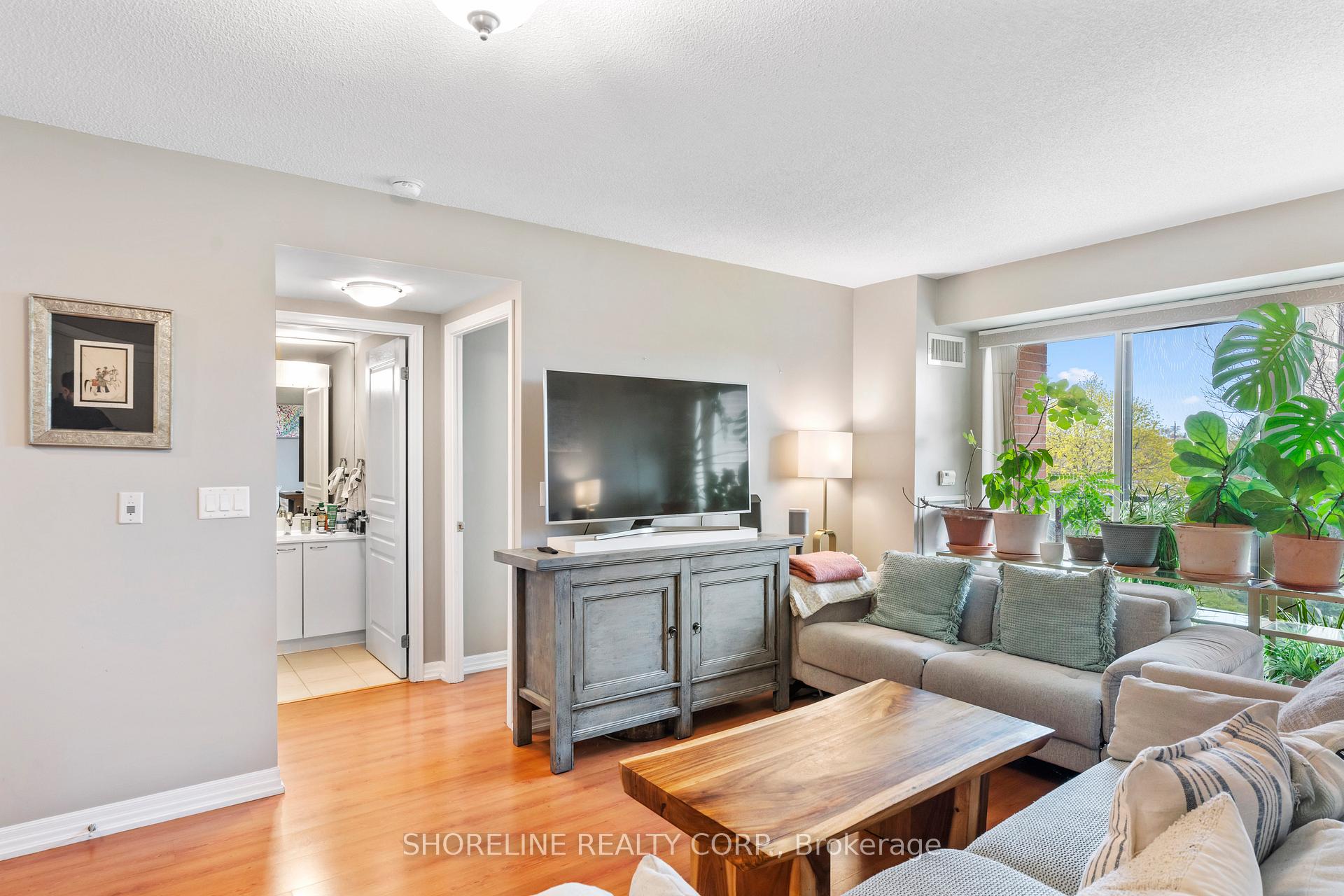 Photo 4 of Unit 306, 1403 Royal York Road, Etobicoke, Humber Heights — HOMEH