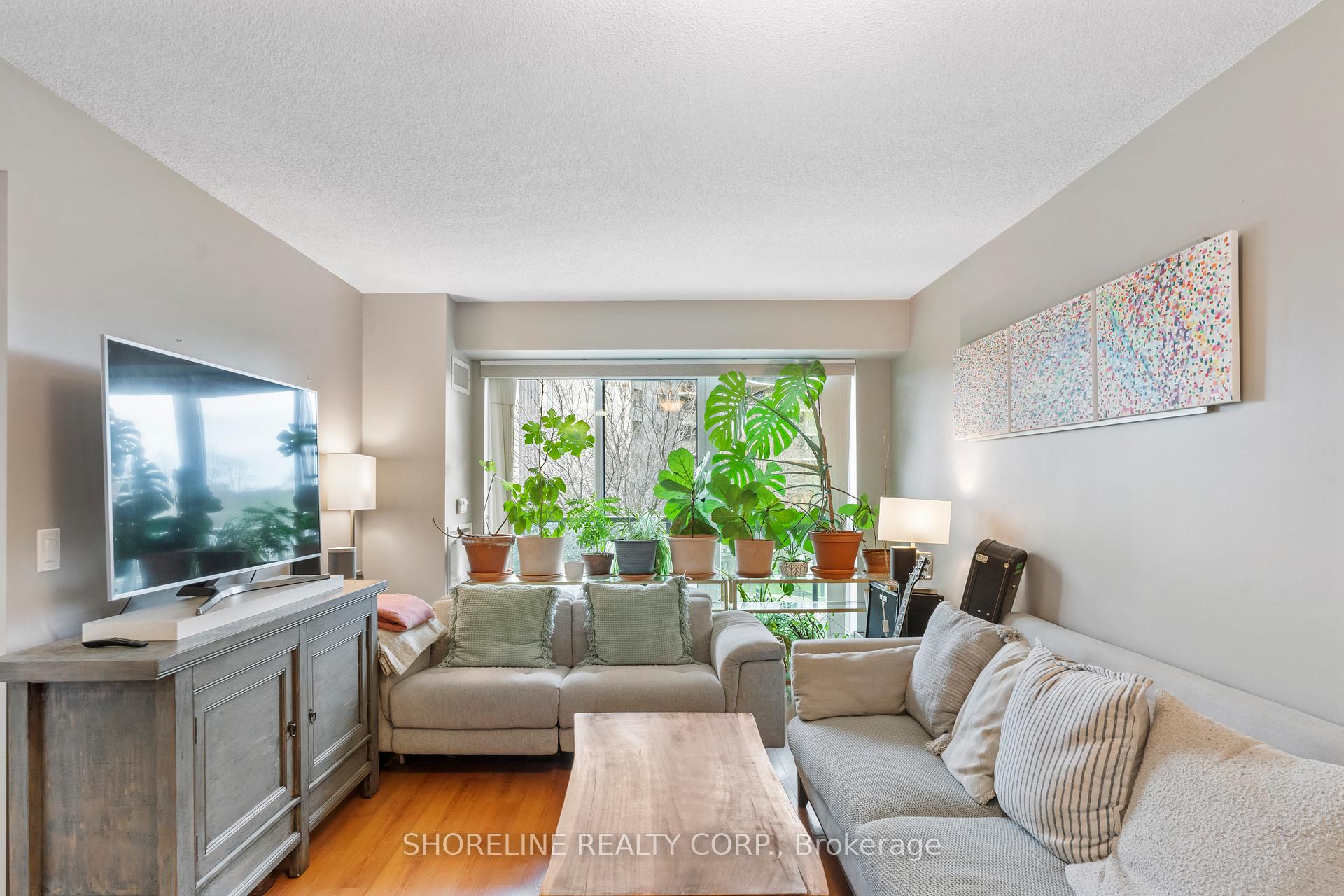Photo 5 of Unit 306, 1403 Royal York Road, Etobicoke, Humber Heights — HOMEH