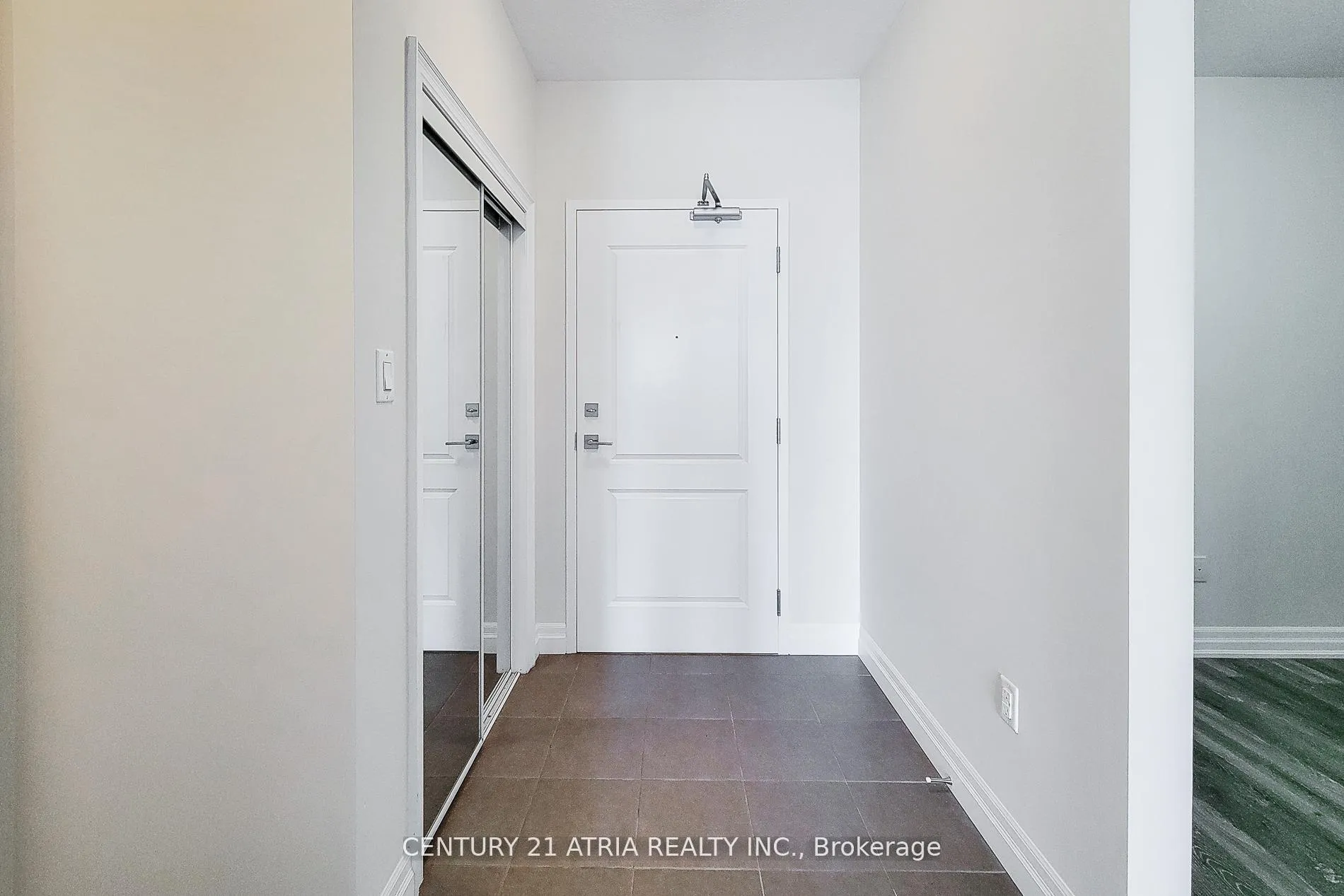 Photo 4 of Unit 508, 101 Shoreview Place, Hamilton, Lakeshore — HOMEH