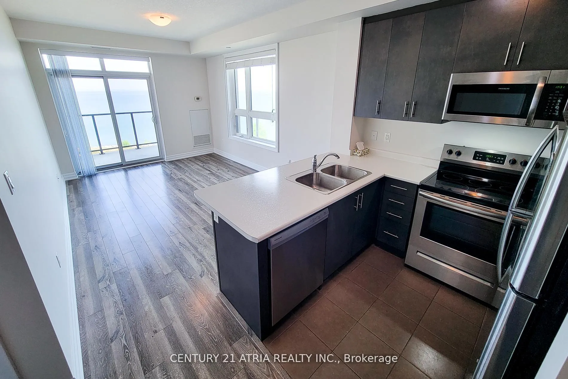 Photo 6 of Unit 508, 101 Shoreview Place, Hamilton, Lakeshore — HOMEH