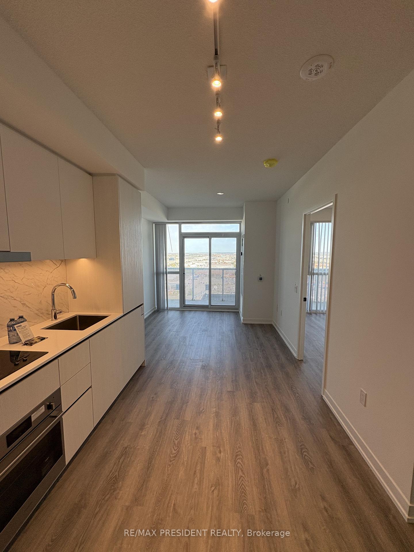 Photo 1 of Unit 2205, 8 Interchange Way, Vaughan, Vaughan Corporate Centre — HOMEH