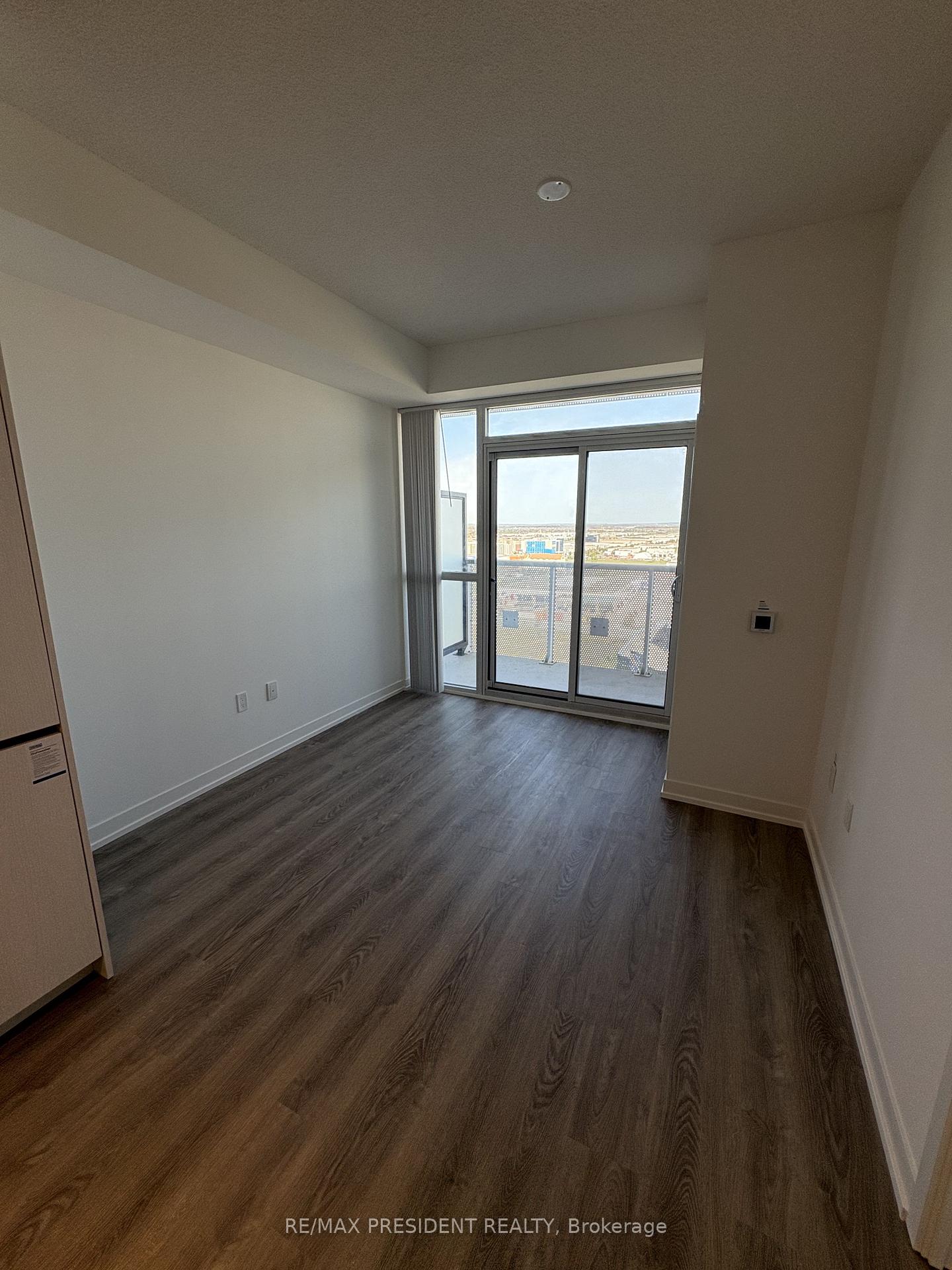 Photo 2 of Unit 2205, 8 Interchange Way, Vaughan, Vaughan Corporate Centre — HOMEH