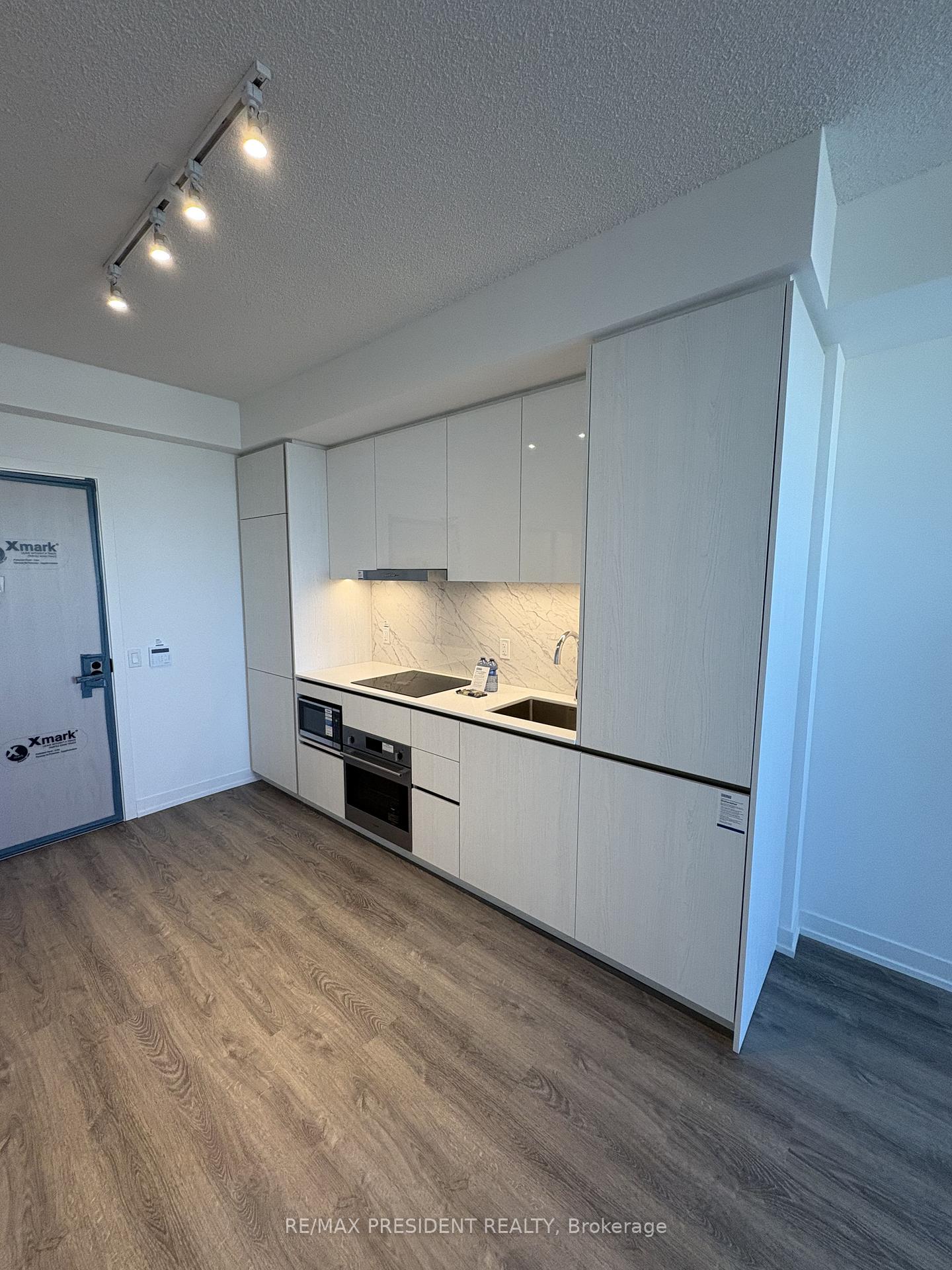 Photo 4 of Unit 2205, 8 Interchange Way, Vaughan, Vaughan Corporate Centre — HOMEH