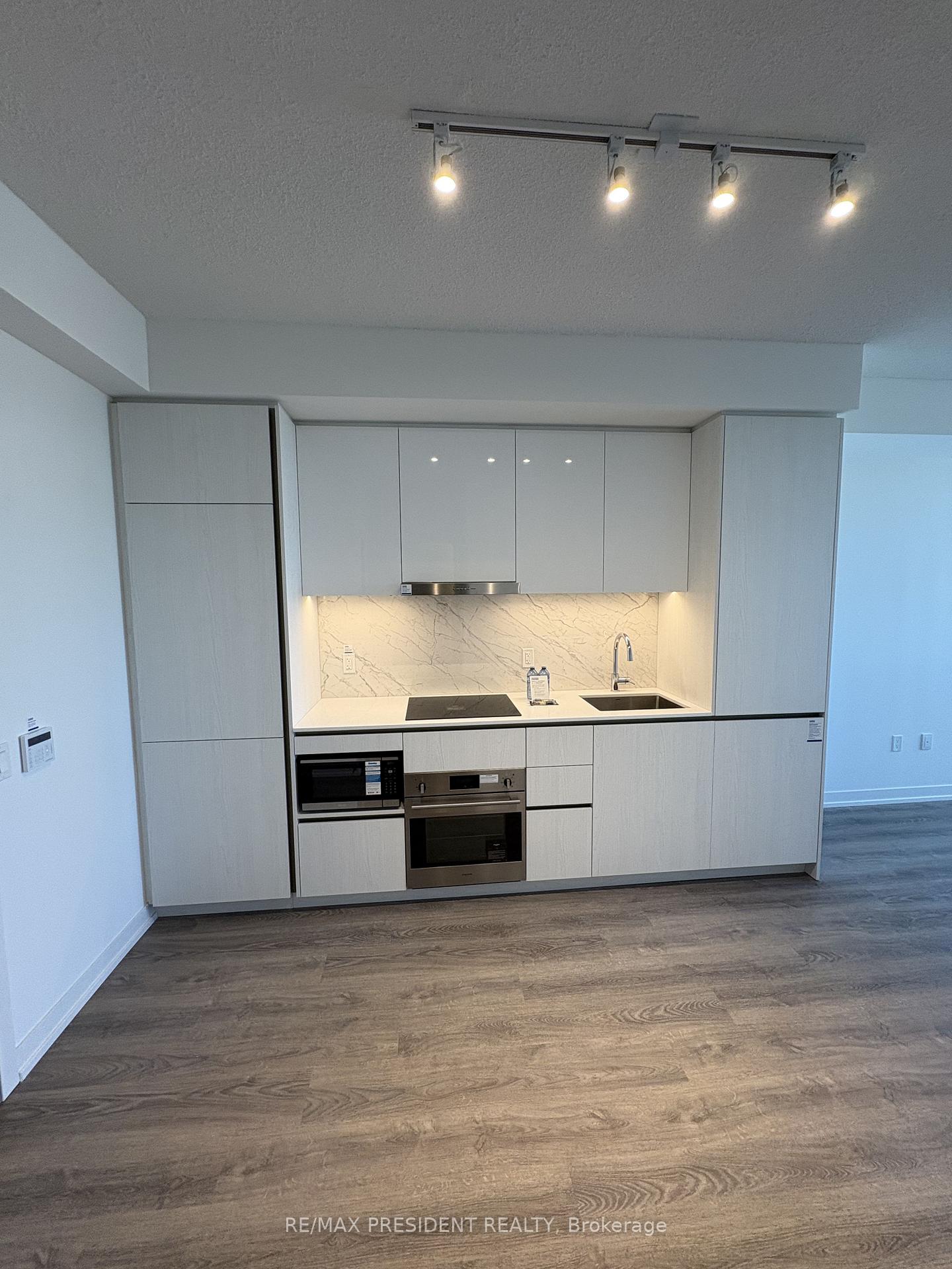 Photo 5 of Unit 2205, 8 Interchange Way, Vaughan, Vaughan Corporate Centre — HOMEH