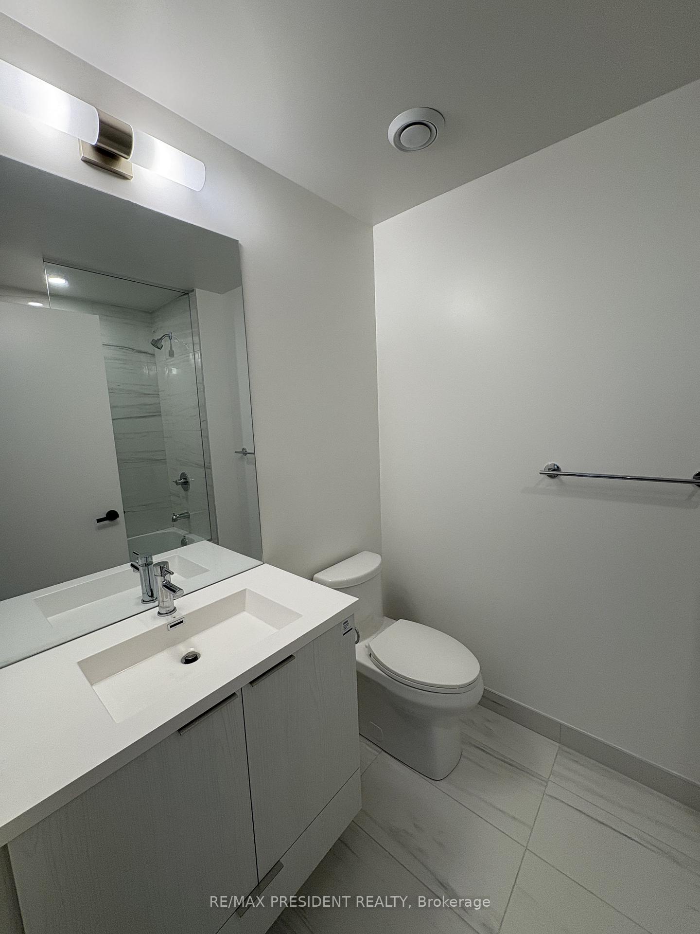 Photo 7 of Unit 2205, 8 Interchange Way, Vaughan, Vaughan Corporate Centre — HOMEH
