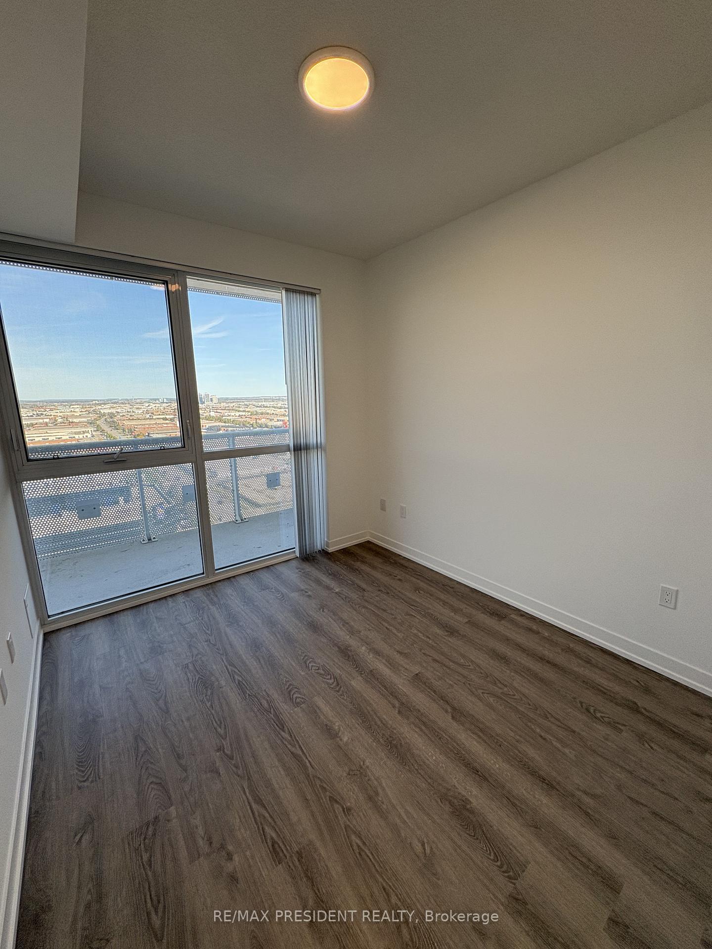 Photo 11 of Unit 2205, 8 Interchange Way, Vaughan, Vaughan Corporate Centre — HOMEH