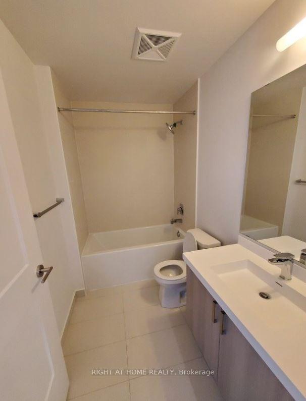 Photo 7 of Unit 3512, 7895 Jane Street, Vaughan, Concord — HOMEH