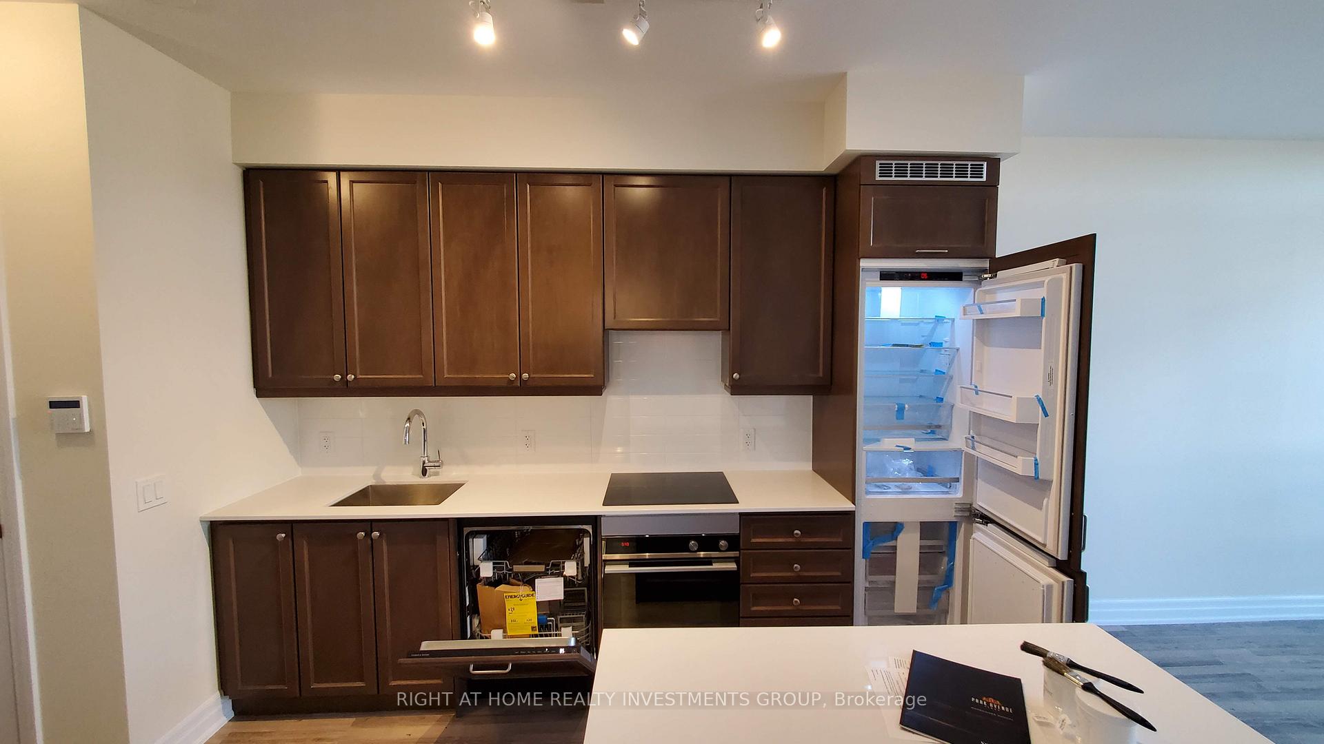 Photo 7 of Unit 1003, 9085 Jane Street, Vaughan, Concord — HOMEH