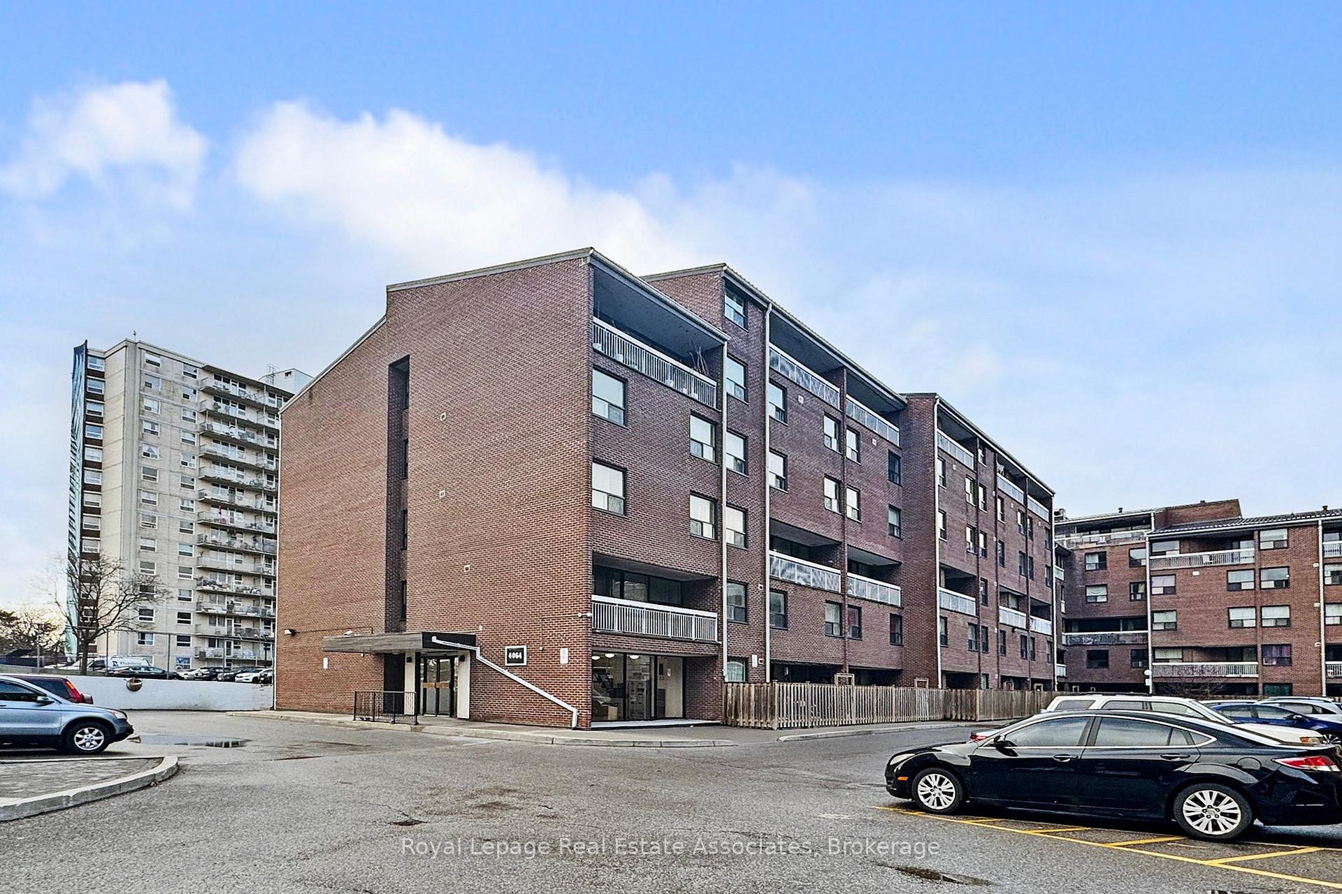 Front of Unit 207 2nd and 3rd floor, 4064 Lawrence Avenue