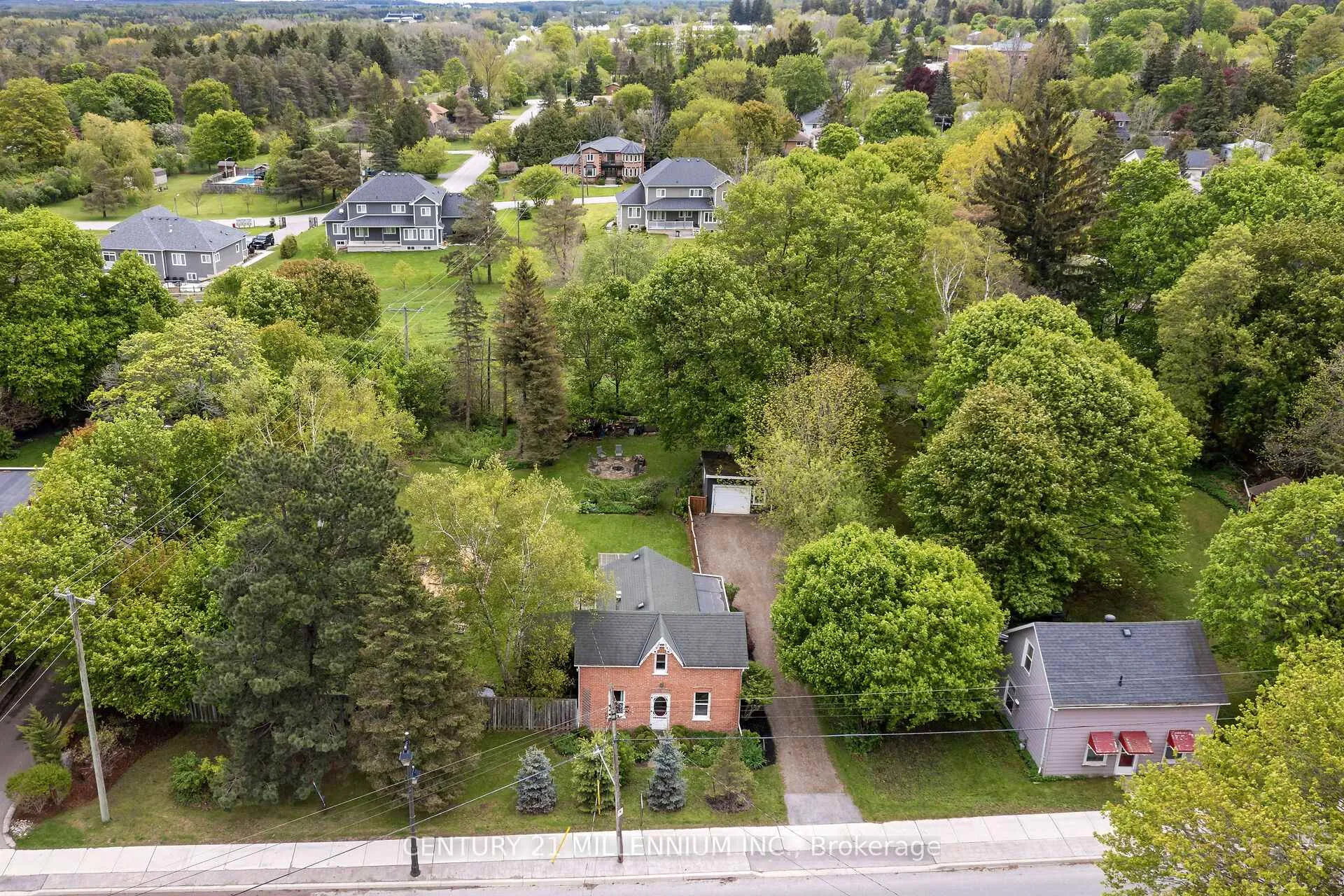 Photo 3 of 1551 Queen Street E, Caledon, Alton — HOMEH