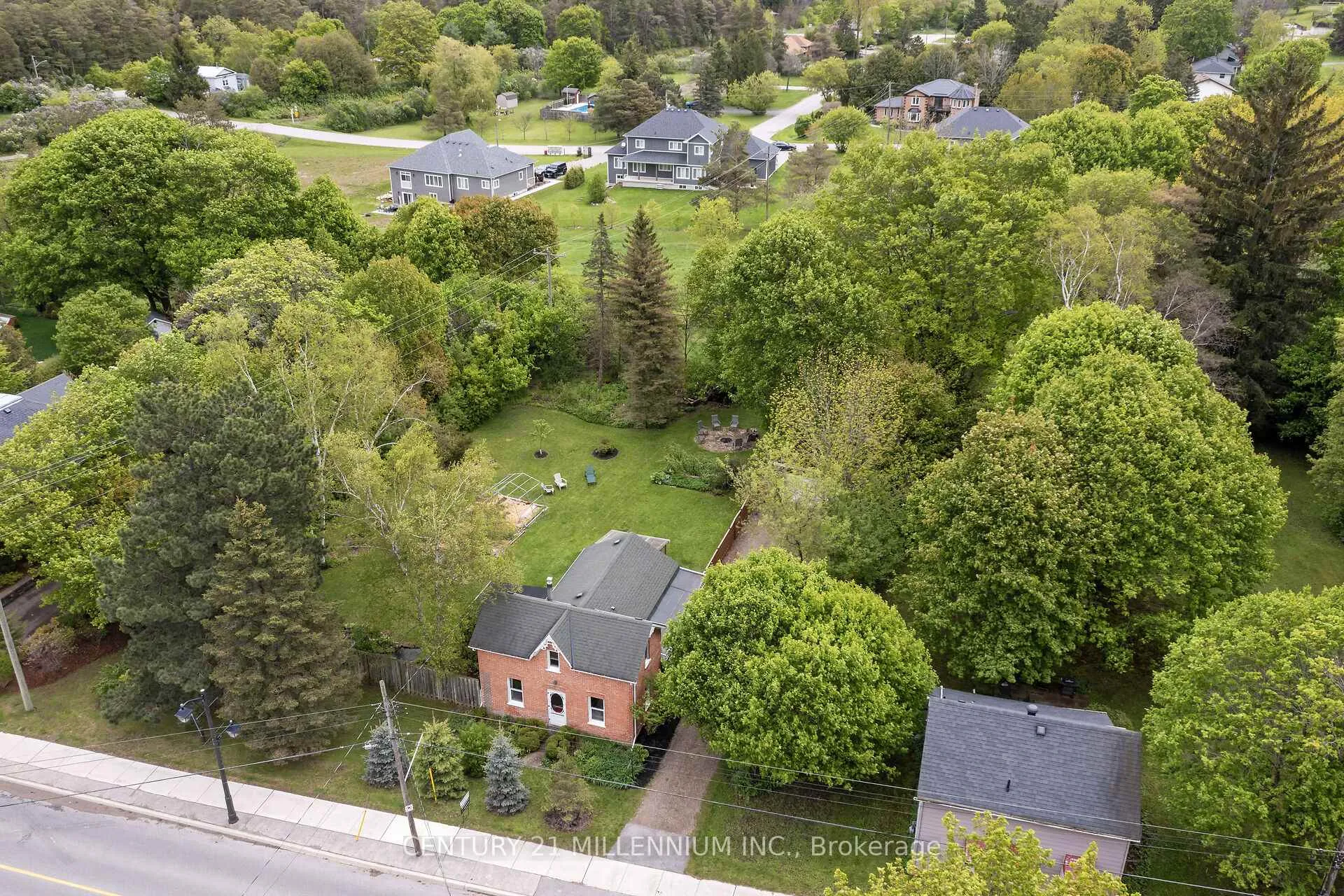 Photo 4 of 1551 Queen Street E, Caledon, Alton — HOMEH