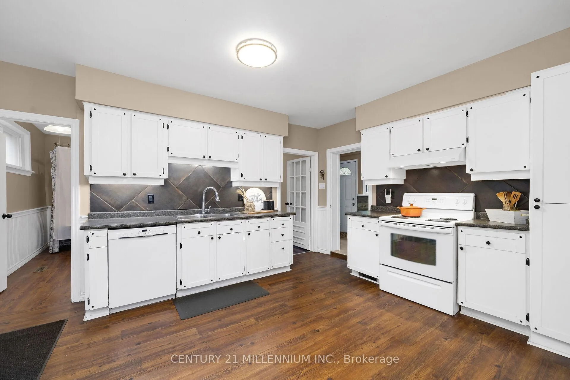 Photo 15 of 1551 Queen Street E, Caledon, Alton — HOMEH
