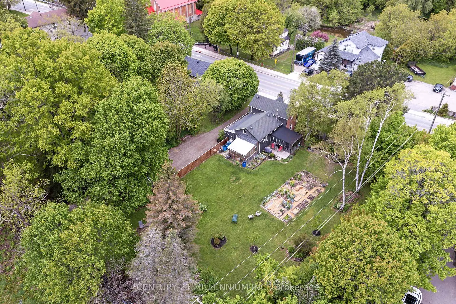 Photo 28 of 1551 Queen Street E, Caledon, Alton — HOMEH