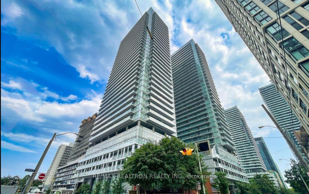 Front of Unit 1716 St, 195 Redpath Avenue