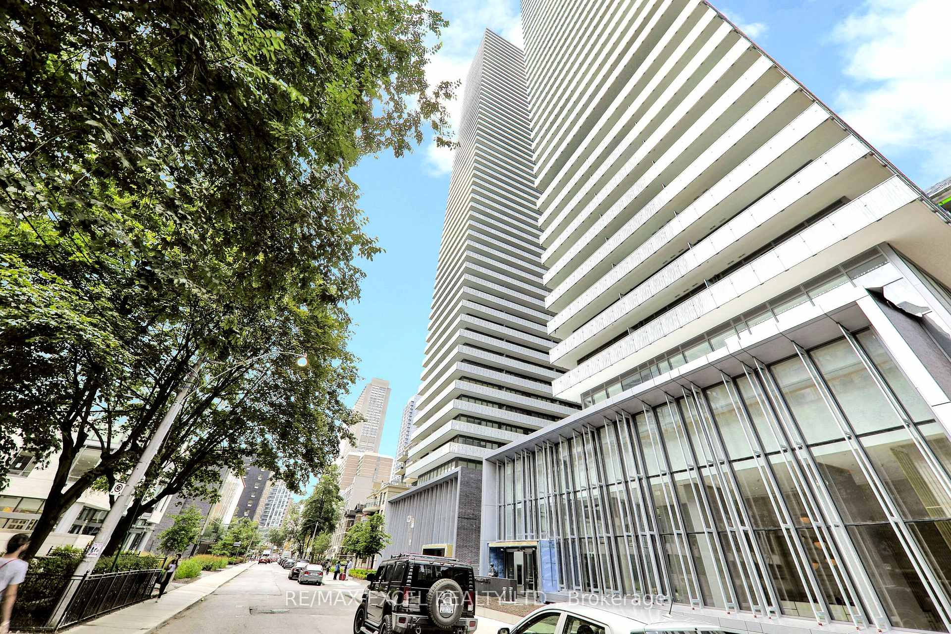 Front of Unit 2208, 42 Charles Street E