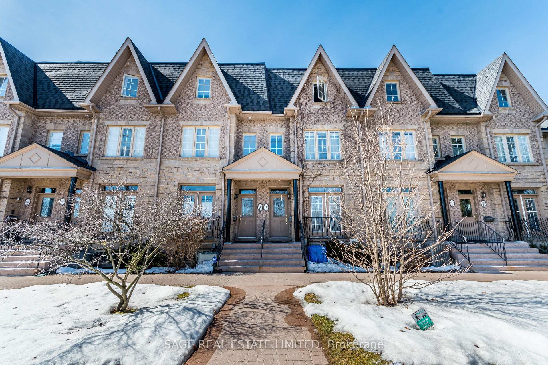 Photo 1 of 548D Scarlett Road, Etobicoke, Humber Heights — HOMEH