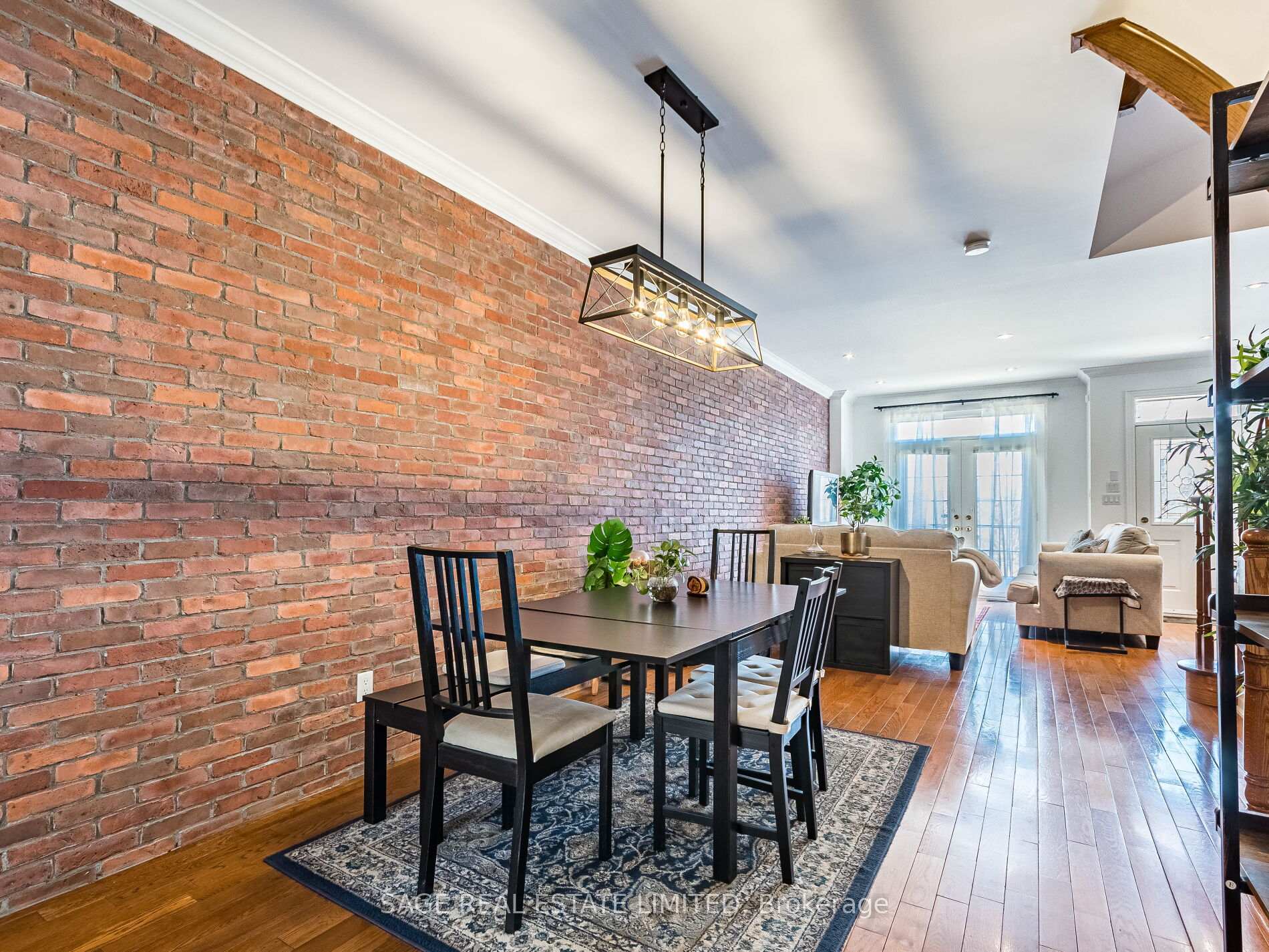 Photo 5 of 548D Scarlett Road, Etobicoke, Humber Heights — HOMEH