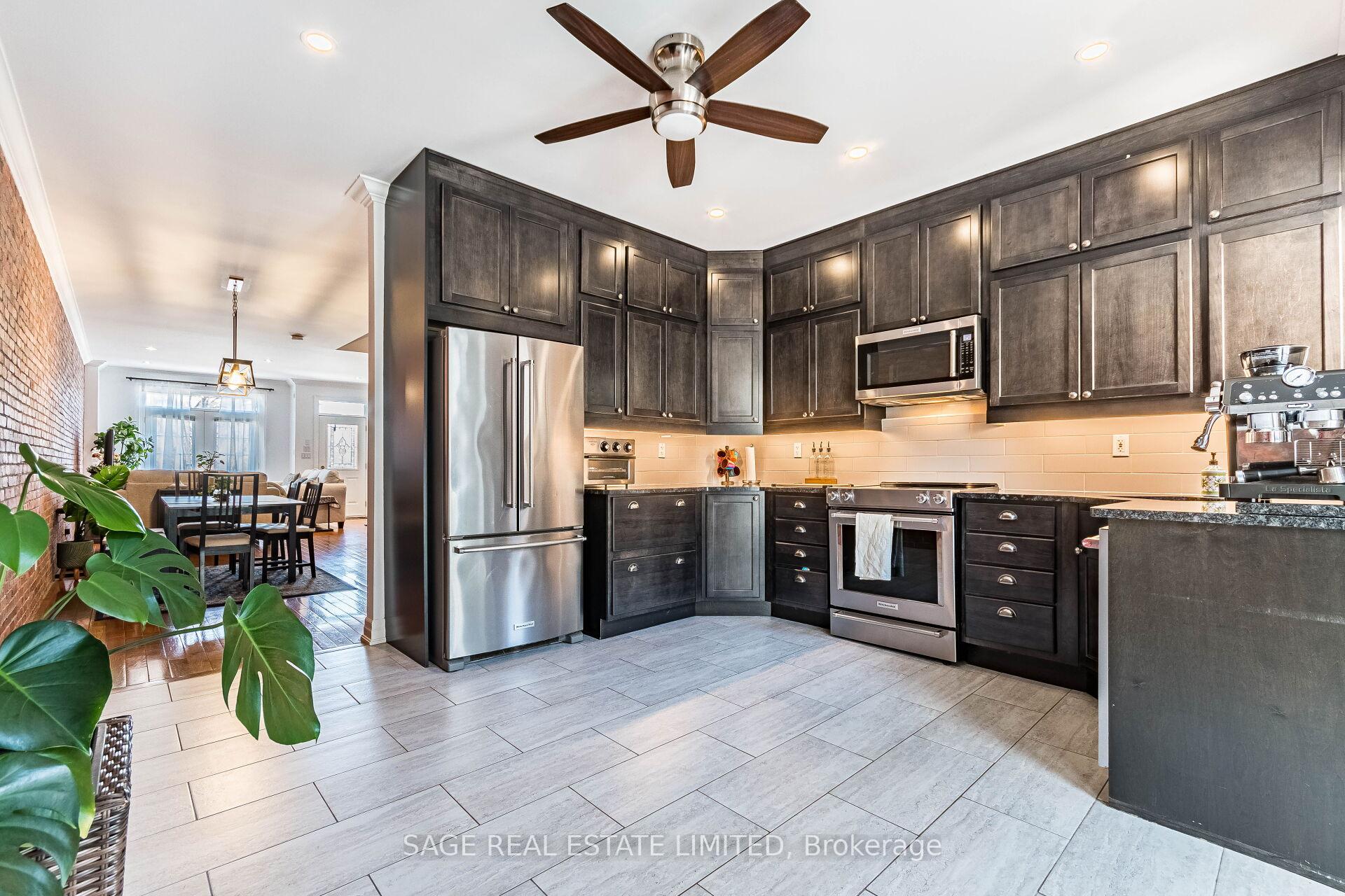 Photo 7 of 548D Scarlett Road, Etobicoke, Humber Heights — HOMEH