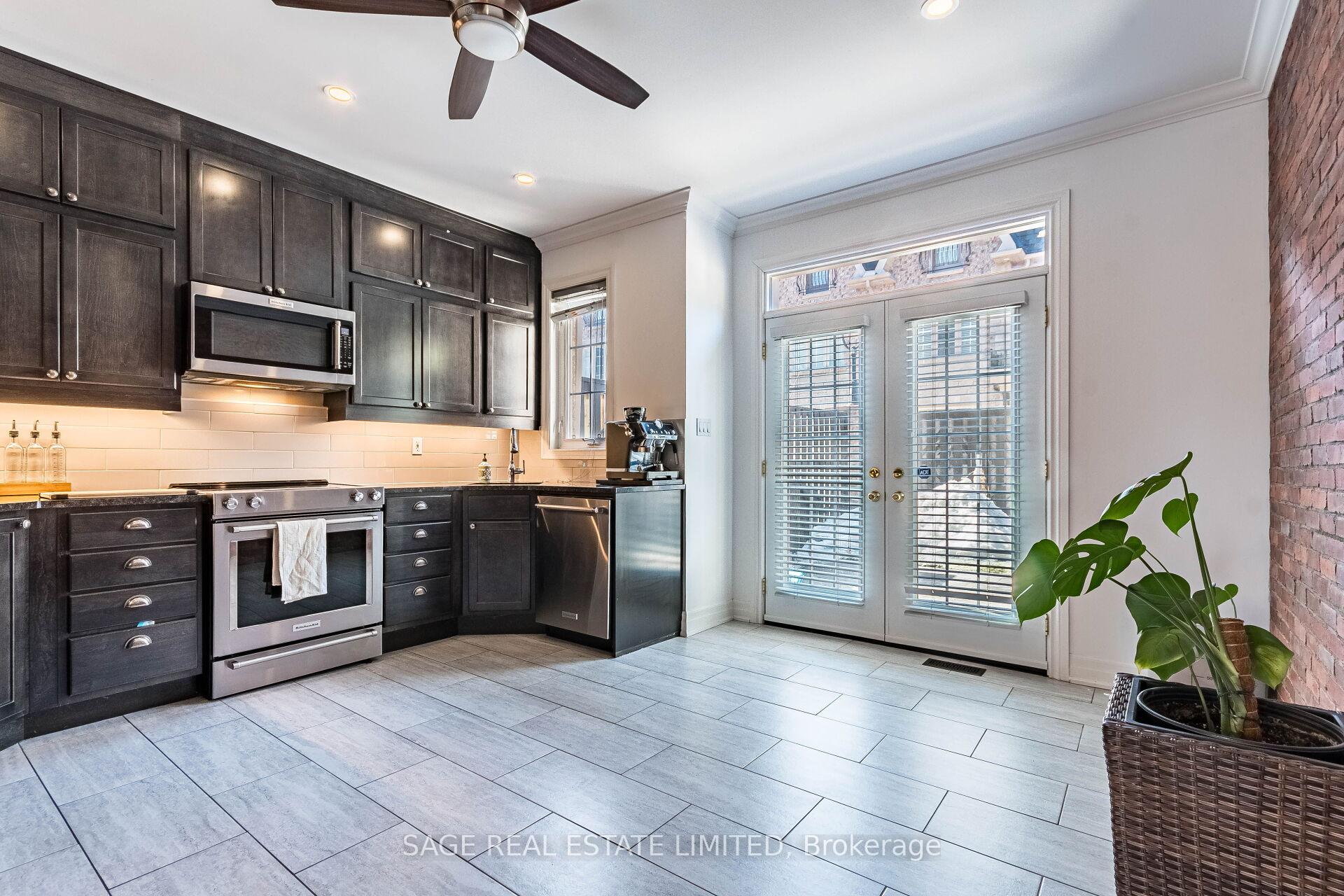 Photo 8 of 548D Scarlett Road, Etobicoke, Humber Heights — HOMEH