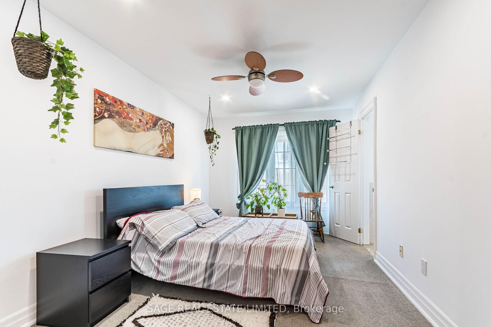 Photo 17 of 548D Scarlett Road, Etobicoke, Humber Heights — HOMEH