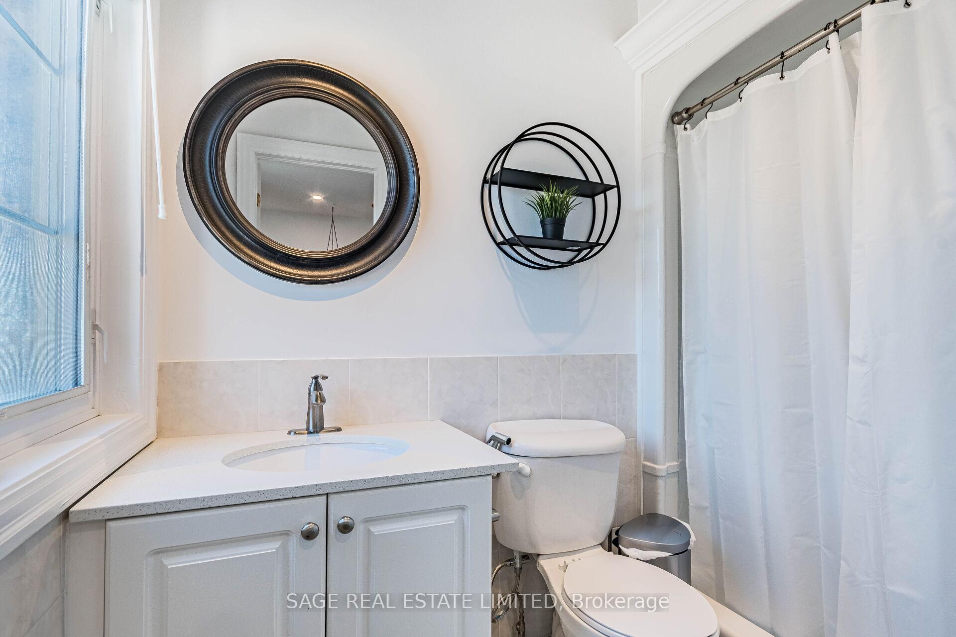 Photo 19 of 548D Scarlett Road, Etobicoke, Humber Heights — HOMEH