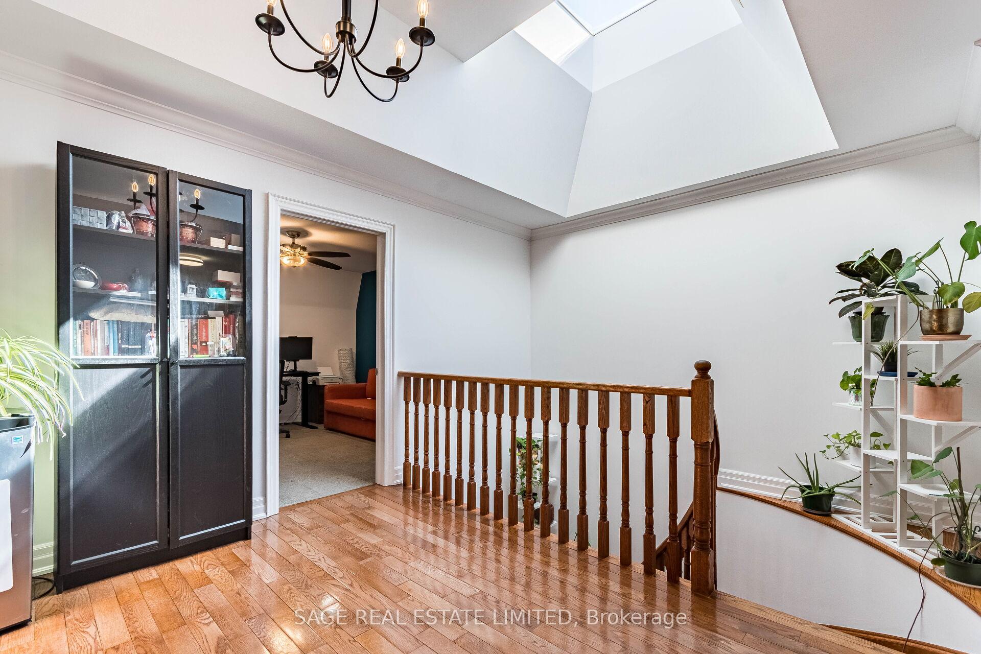 Photo 20 of 548D Scarlett Road, Etobicoke, Humber Heights — HOMEH