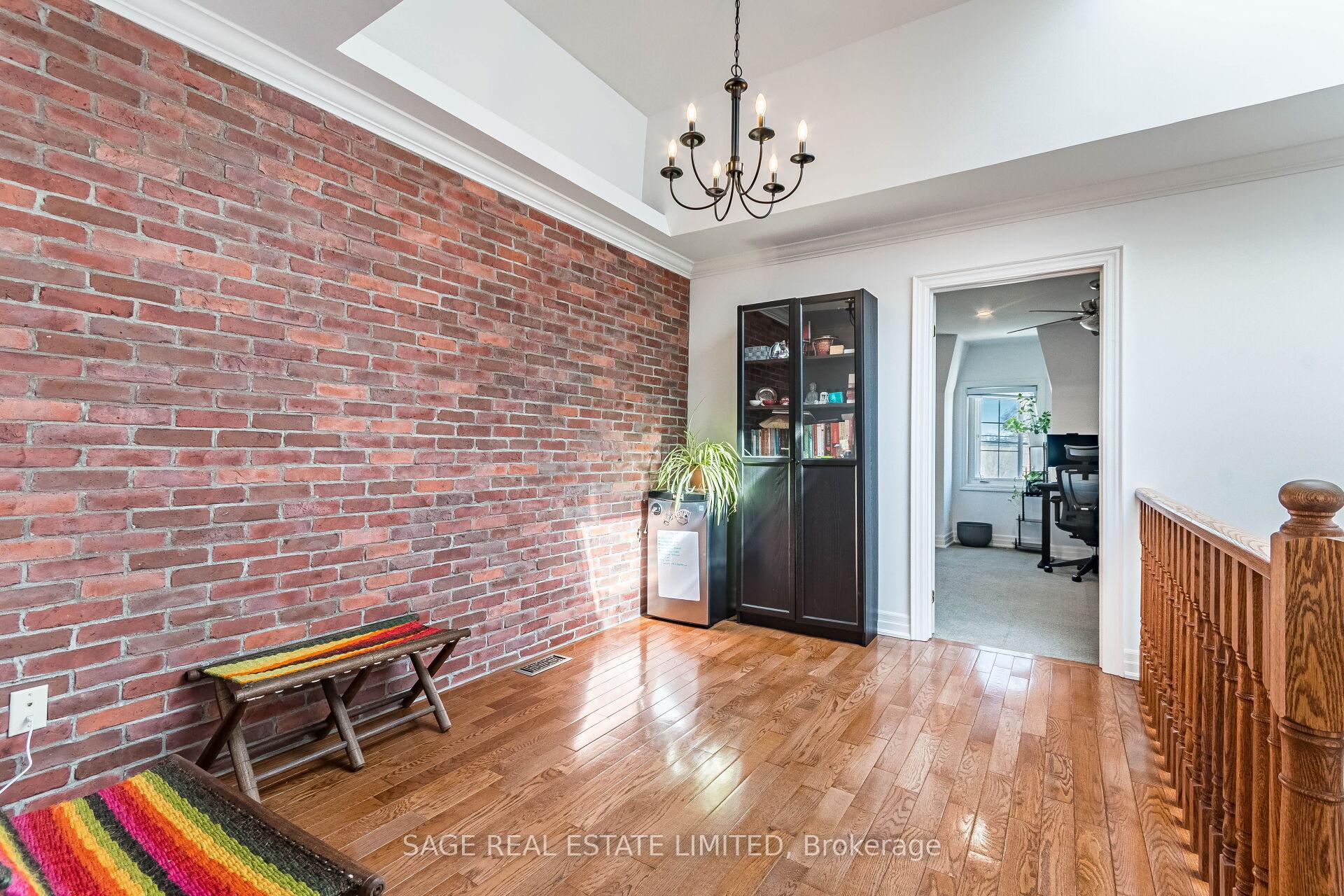 Photo 24 of 548D Scarlett Road, Etobicoke, Humber Heights — HOMEH