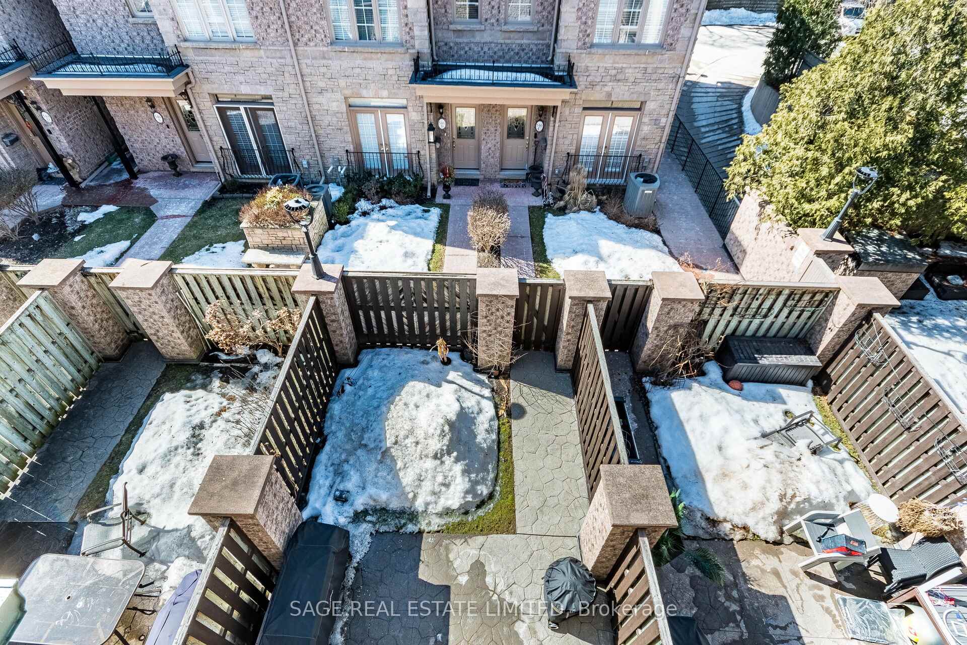 Photo 30 of 548D Scarlett Road, Etobicoke, Humber Heights — HOMEH