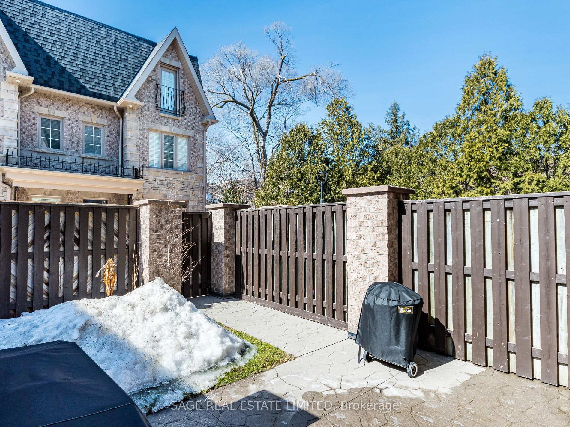 Photo 31 of 548D Scarlett Road, Etobicoke, Humber Heights — HOMEH