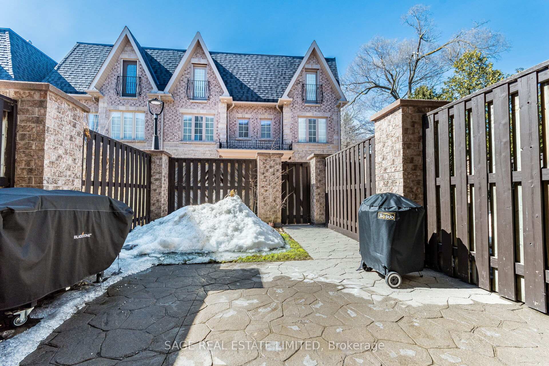 Photo 32 of 548D Scarlett Road, Etobicoke, Humber Heights — HOMEH