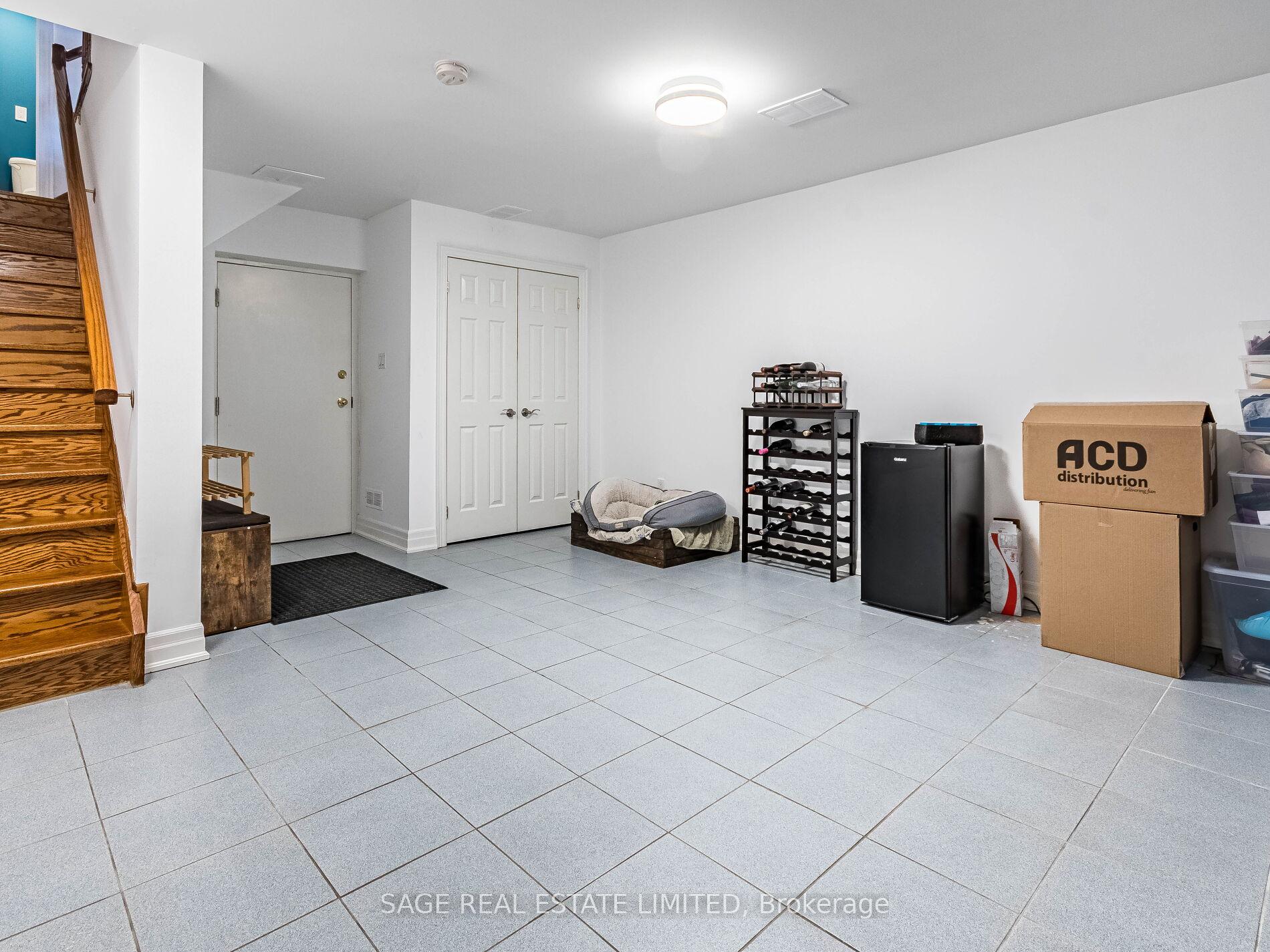 Photo 33 of 548D Scarlett Road, Etobicoke, Humber Heights — HOMEH