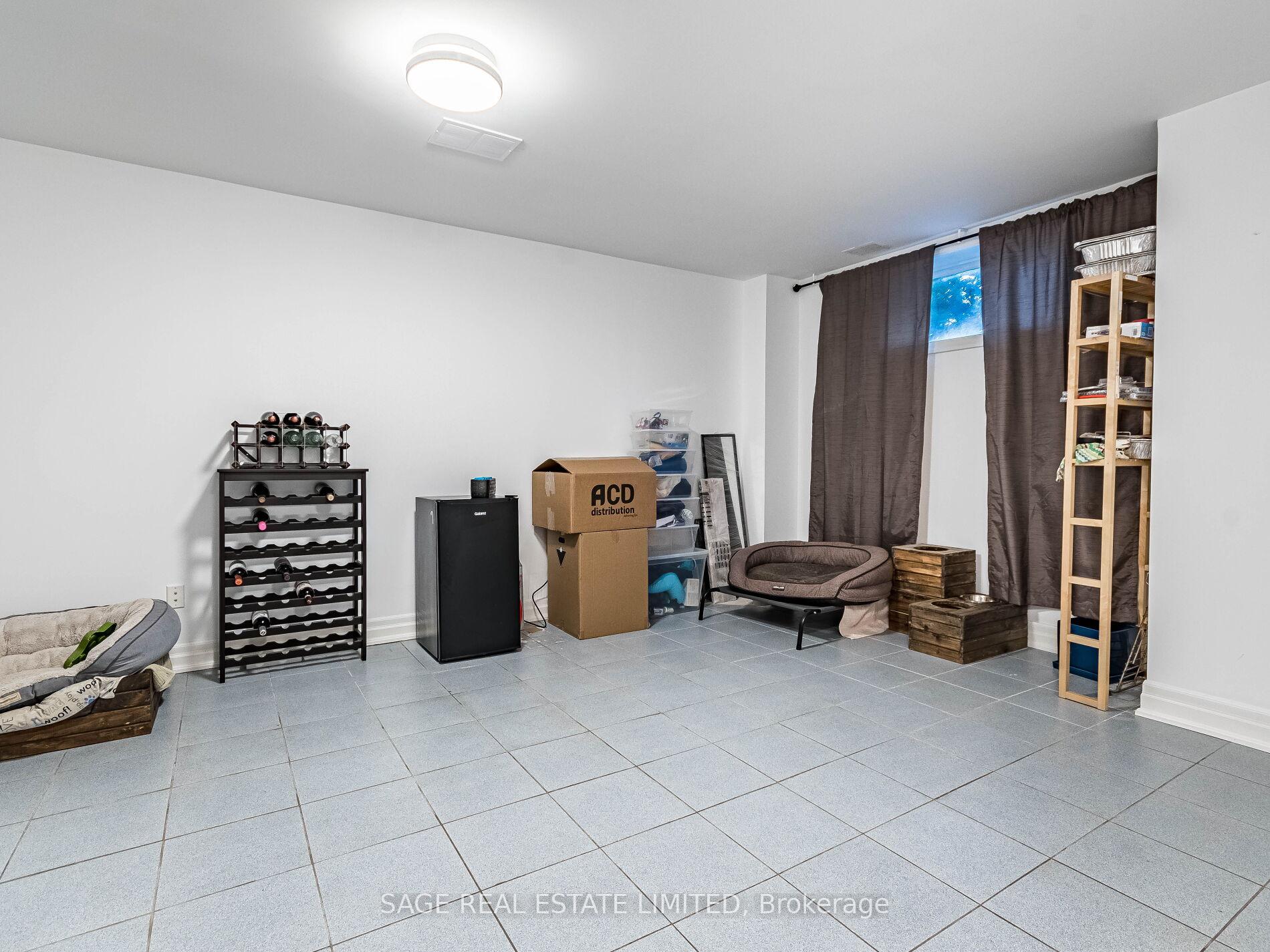 Photo 34 of 548D Scarlett Road, Etobicoke, Humber Heights — HOMEH