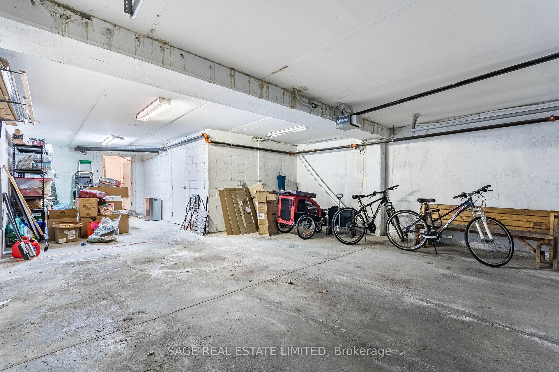 Photo 36 of 548D Scarlett Road, Etobicoke, Humber Heights — HOMEH