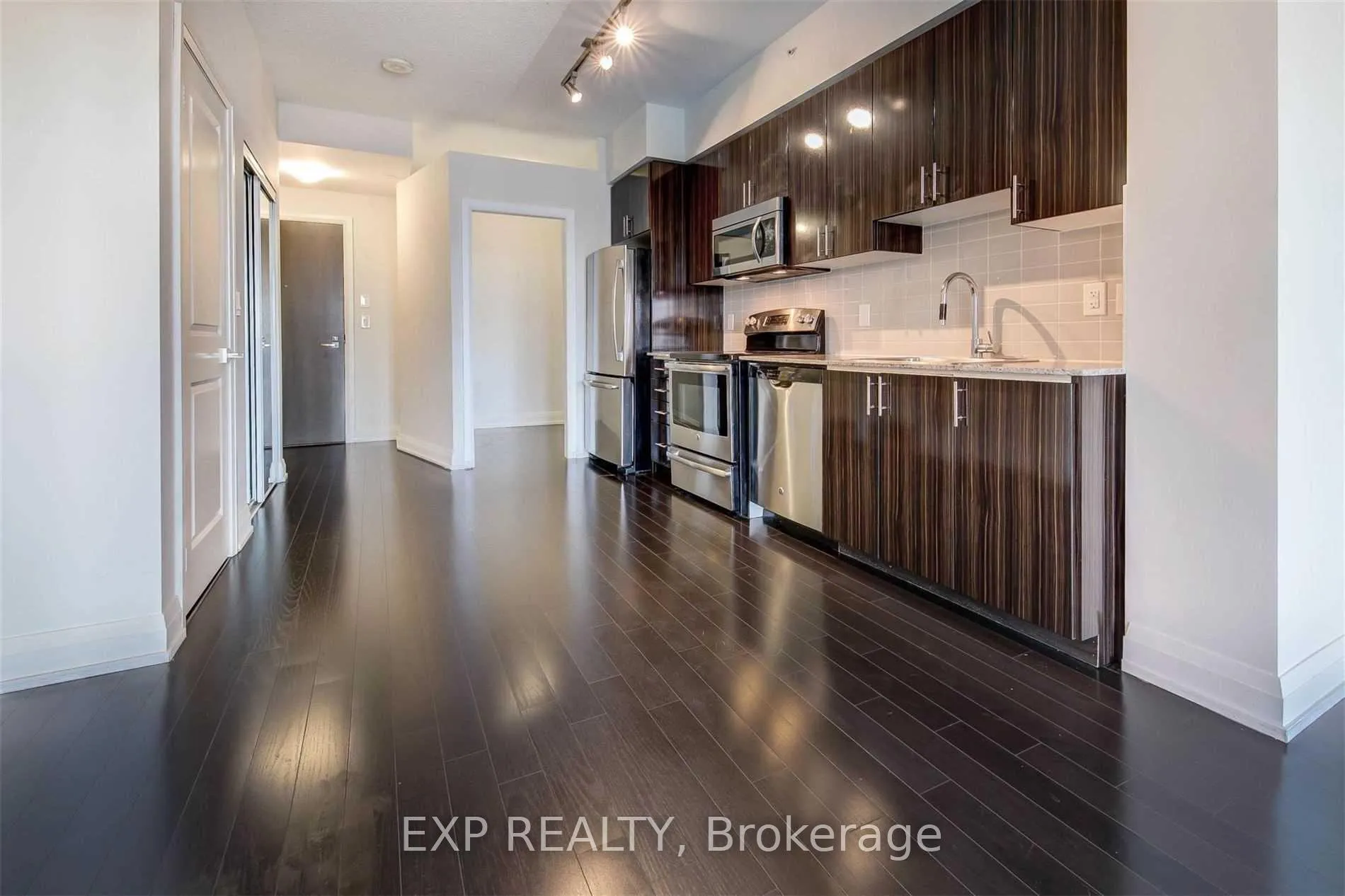 Photo 5 of Unit 2333, 7161 Yonge Street, Markham, Grandview — HOMEH