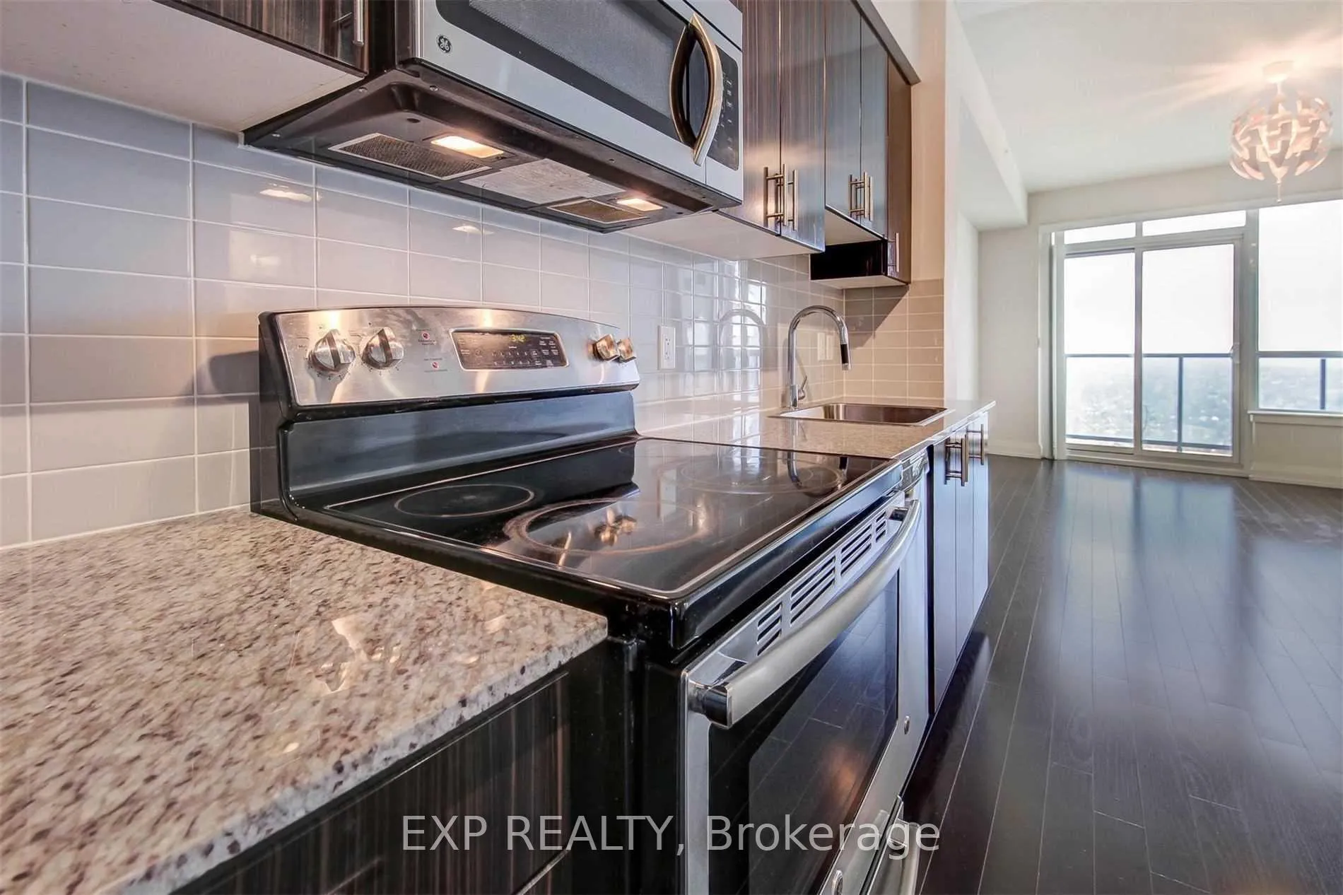 Photo 8 of Unit 2333, 7161 Yonge Street, Markham, Grandview — HOMEH