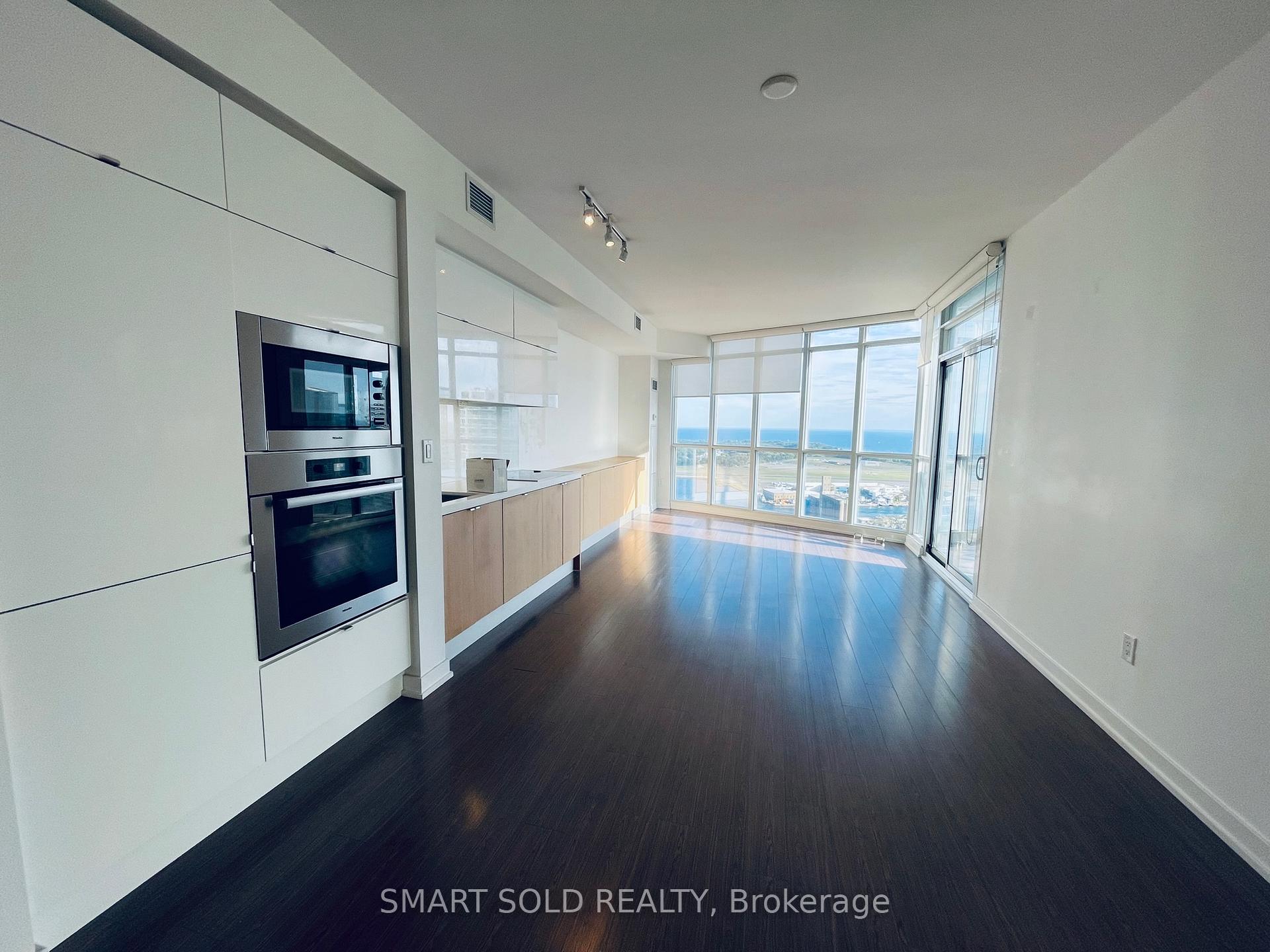 Photo 2 of Unit 4209, 21 Iceboat Terrace, Toronto, Waterfront Communities — HOMEH